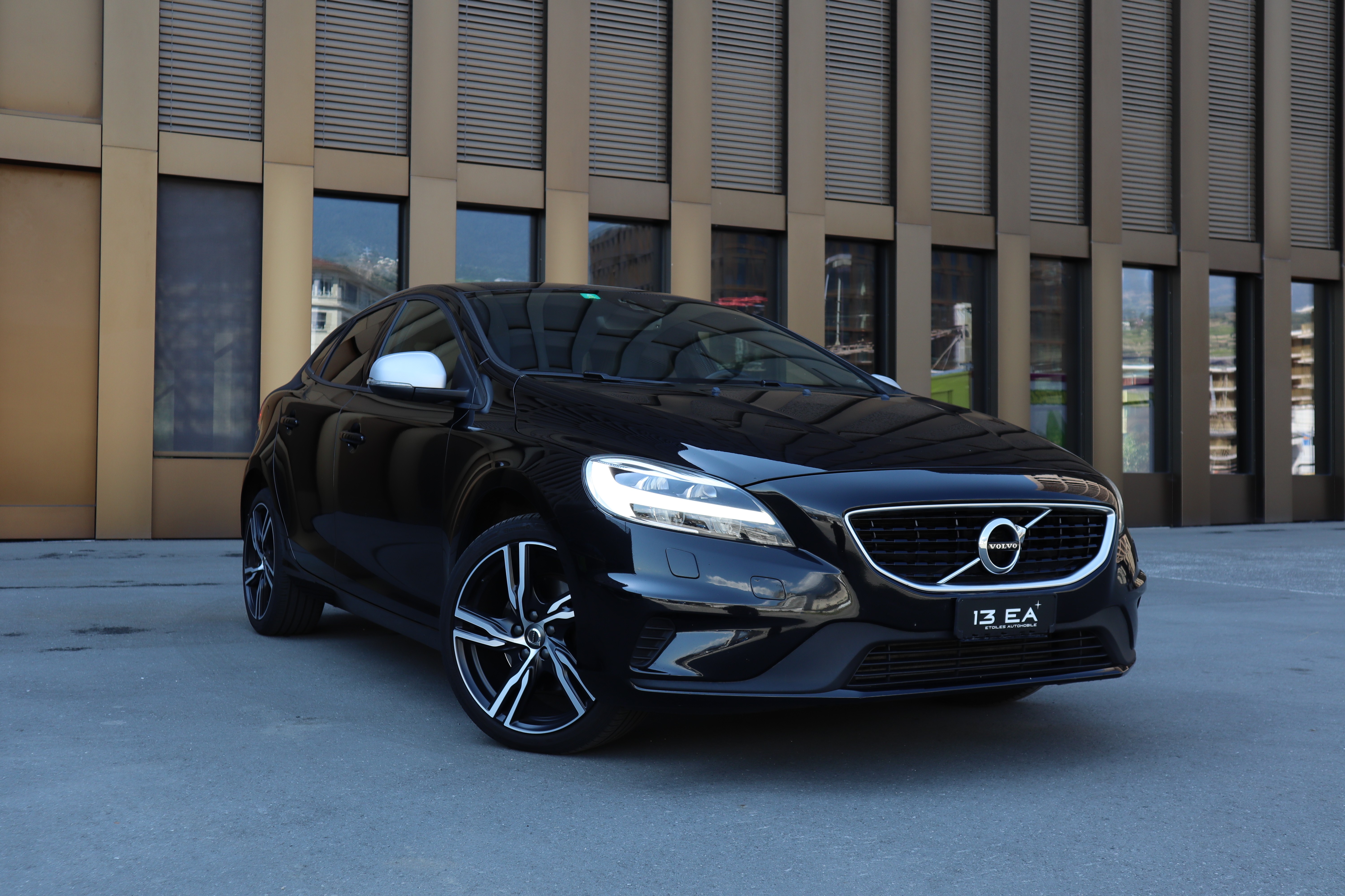 VOLVO V40 T2 Dynamic Edition R-DESIGN