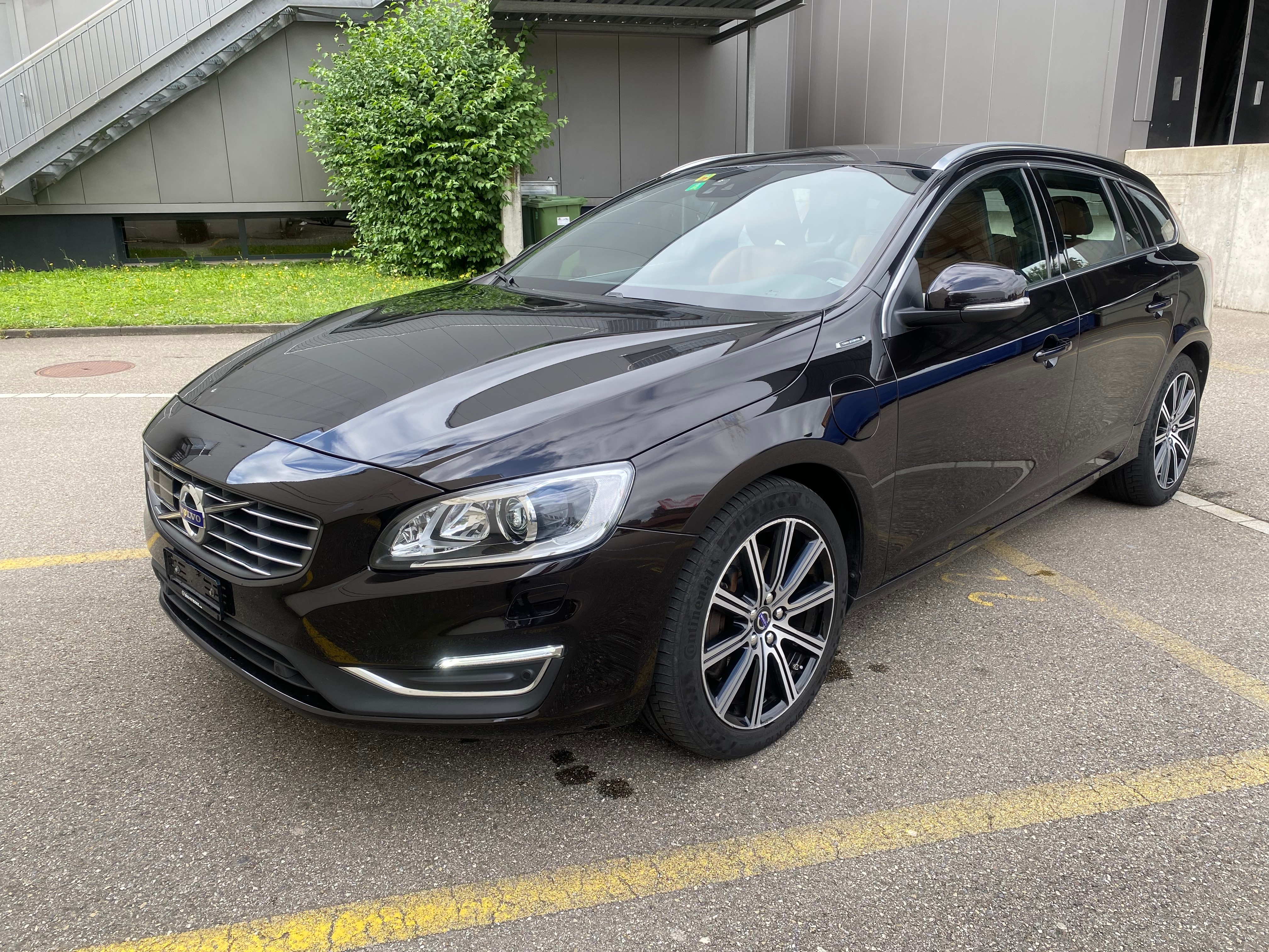 VOLVO V60 D6 AWD Plug-in Hybrid Momentum Geartronic