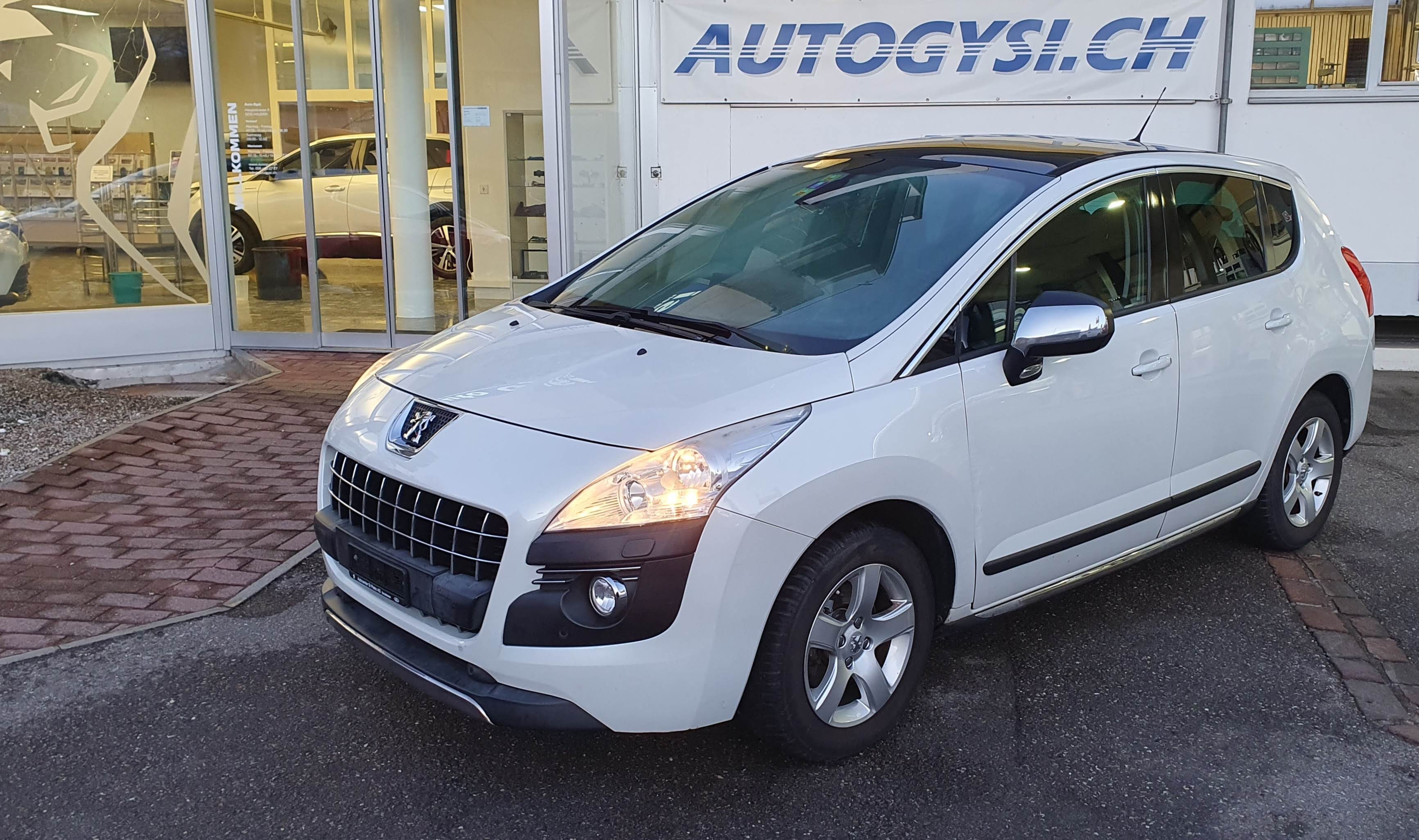 PEUGEOT 3008 1.6 16V T Platinum