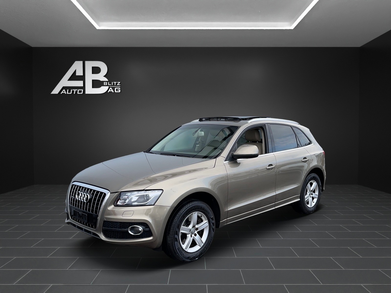 AUDI Q5 3.2 FSI quattro S-tronic