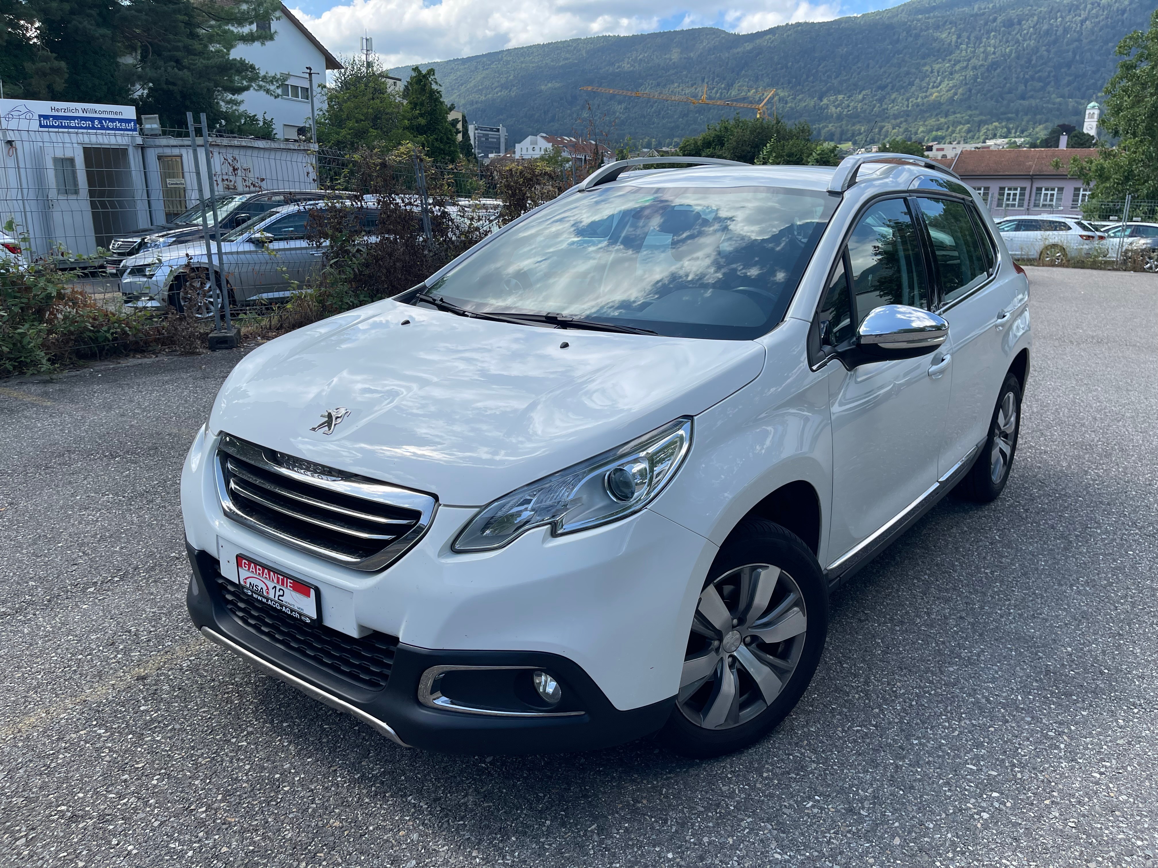 PEUGEOT 2008 1.6 e-HDi Allure EGS6 * Teil-Leder * Gr. Navi * PDC H * Tempomat * Ab MFK 15.05.2023