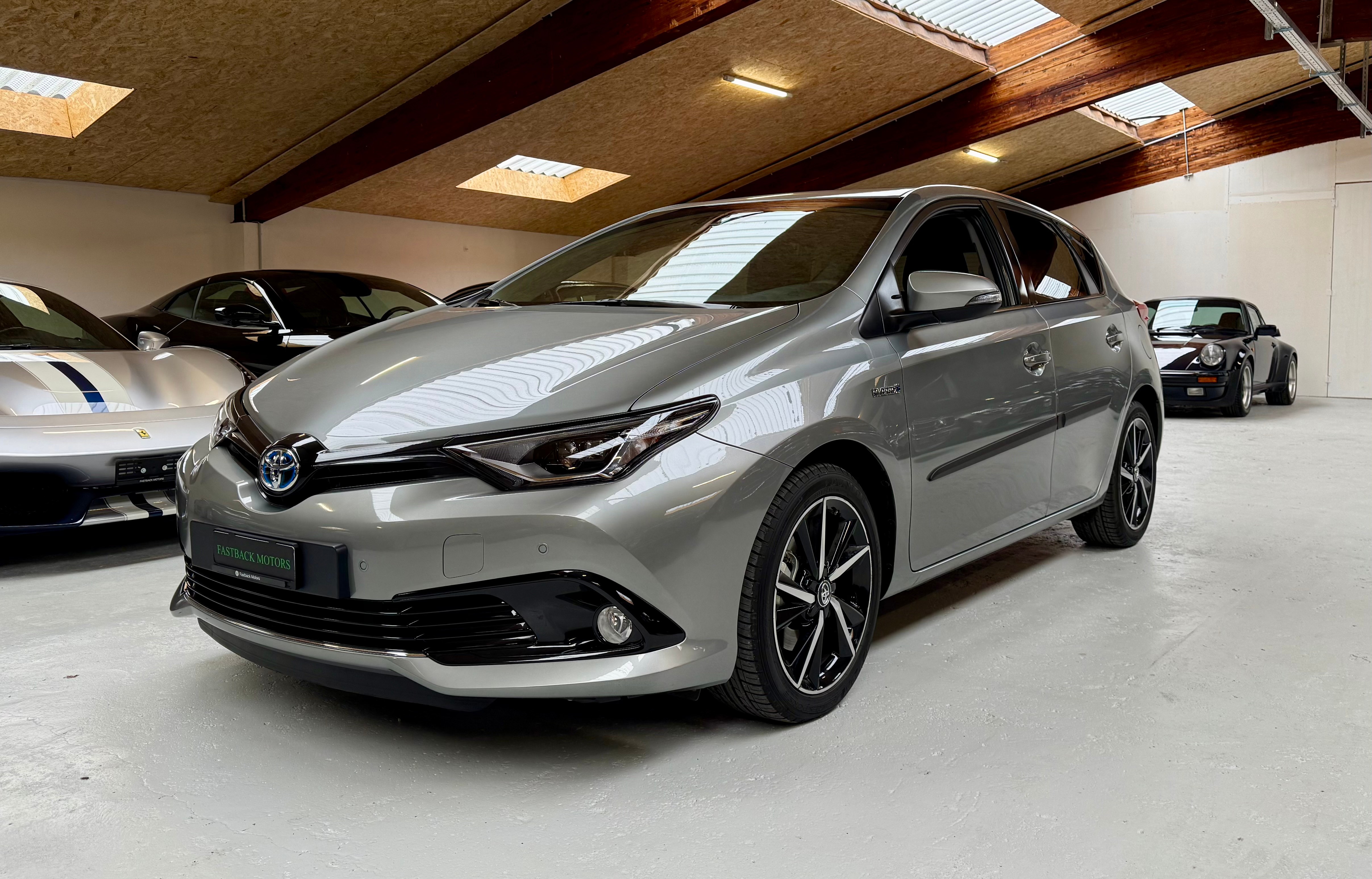 TOYOTA Auris 1.8 HSD Trend e-CVT