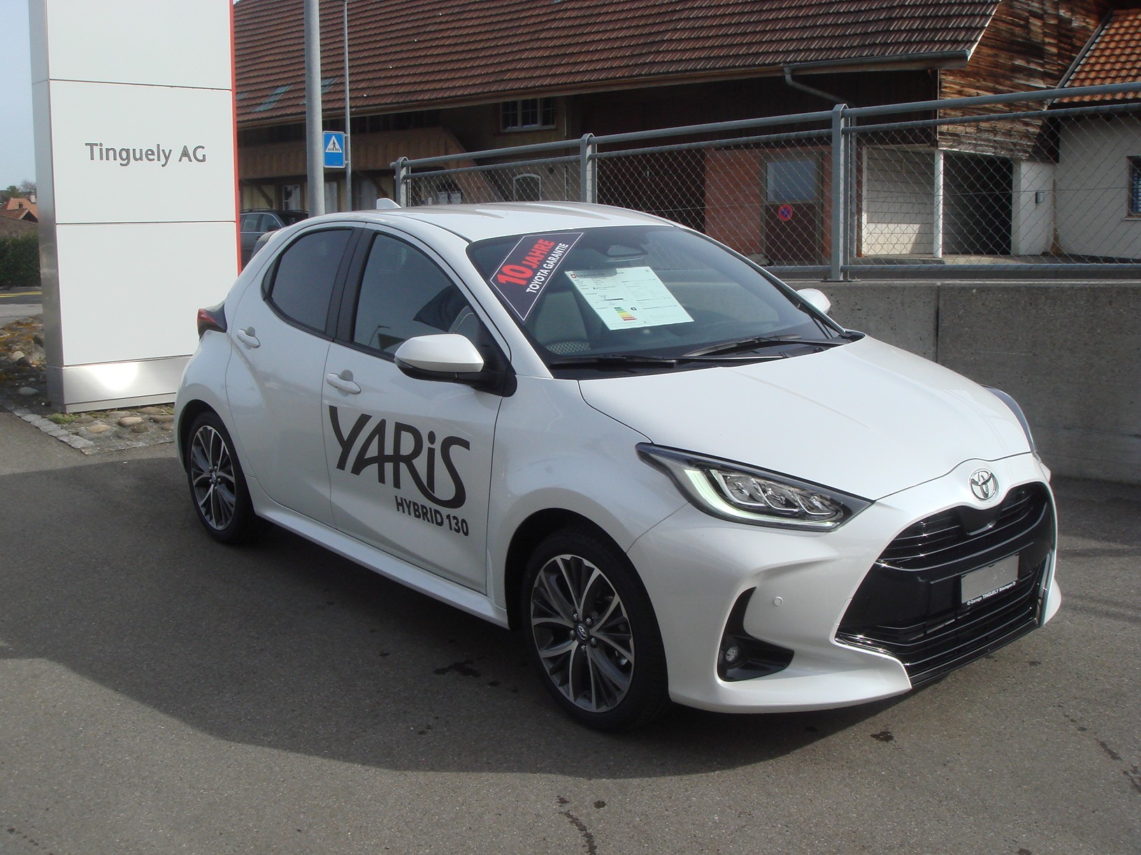 TOYOTA Yaris 1.5 Premium e-CVT