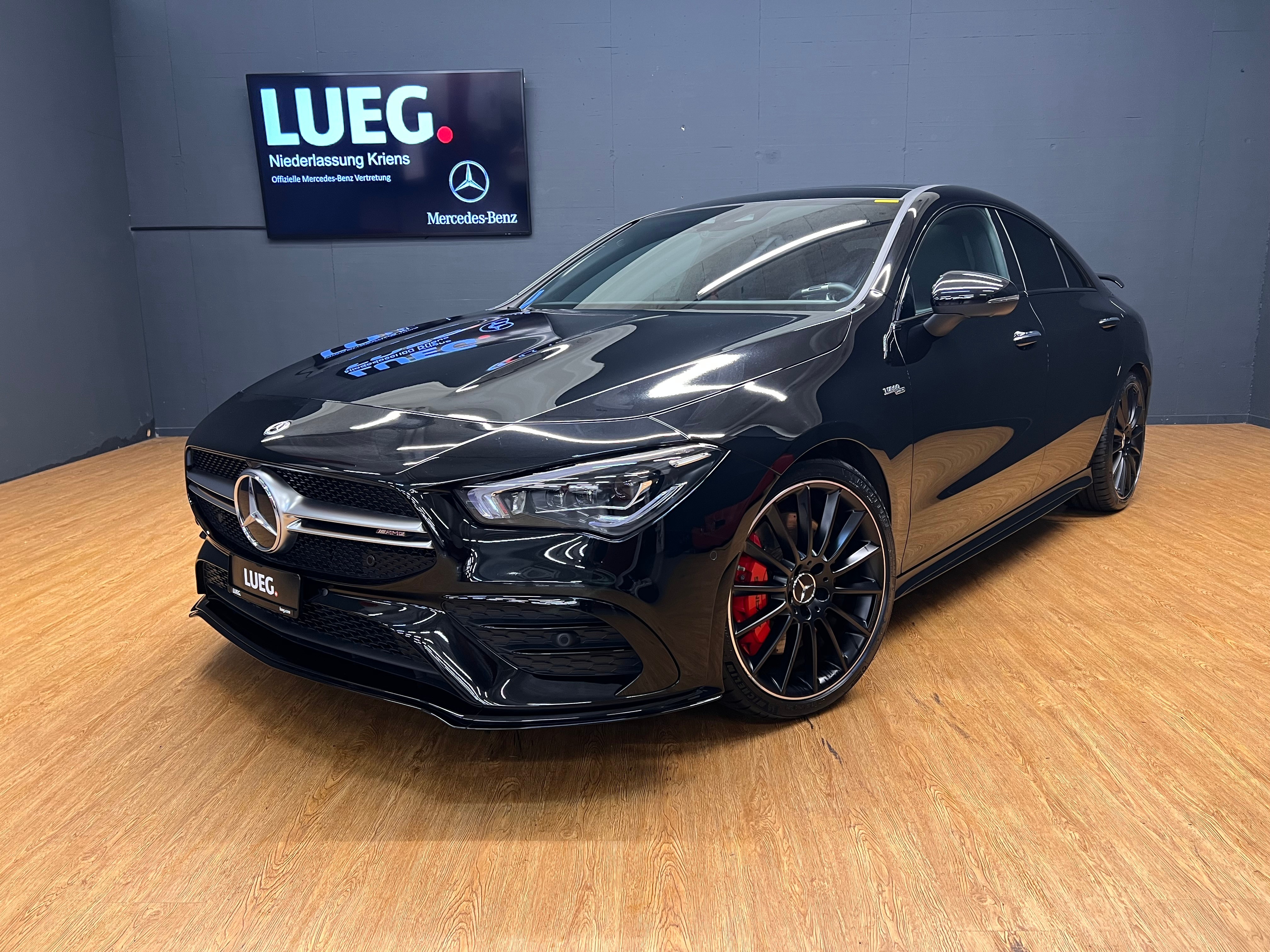 MERCEDES-BENZ CLA 35 AMG 4M - 360 Grad Kamera / Multibeam LED / Panorama-Dach / Night-Paket