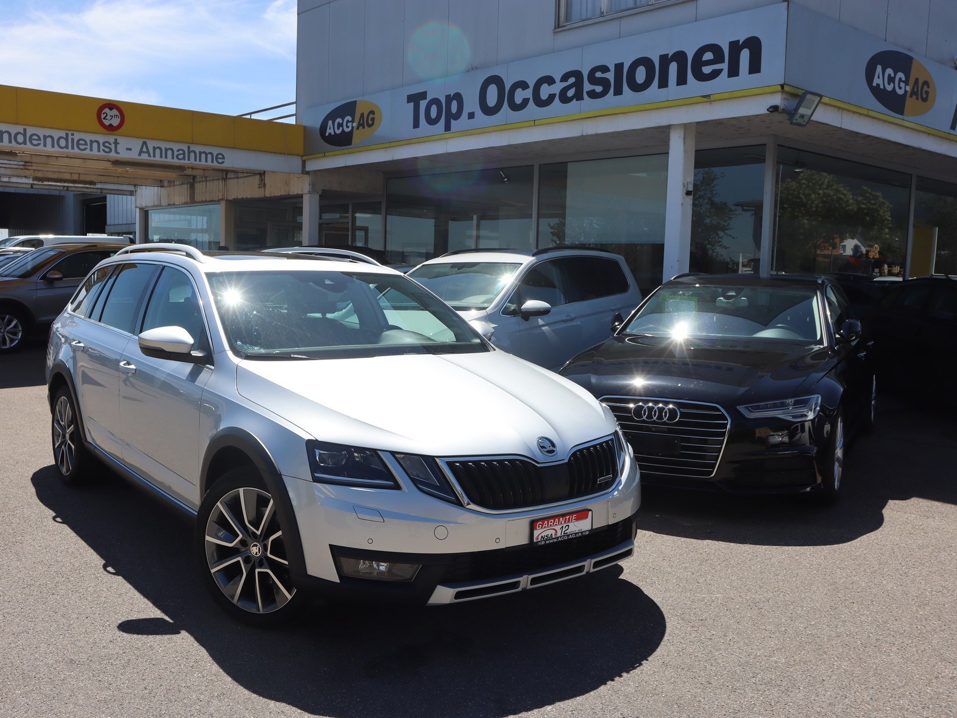 SKODA Octavia Combi 2.0 TDI Scout 4x4 DSG ** Leder Alcantara ** Navigation mit RF-Kamera **