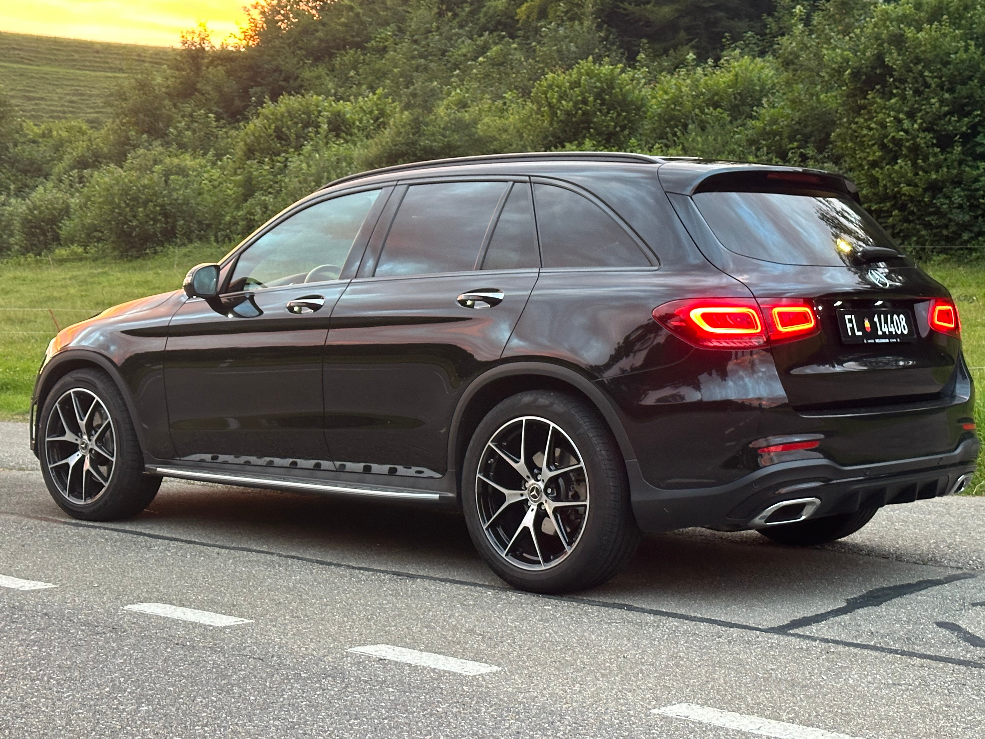 MERCEDES-BENZ GLC 300 AMG Line 4Matic 9G-Tronic