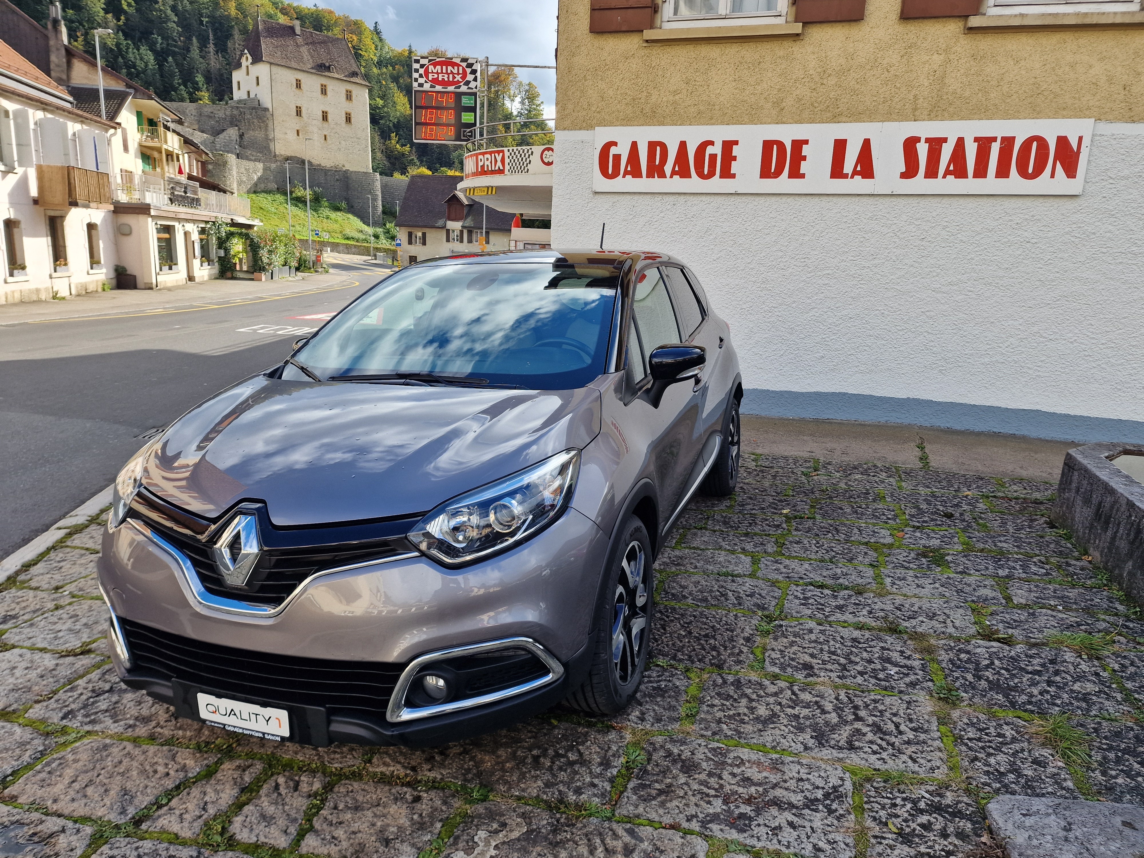 RENAULT Captur 1.2 T 16V Privilège EDC