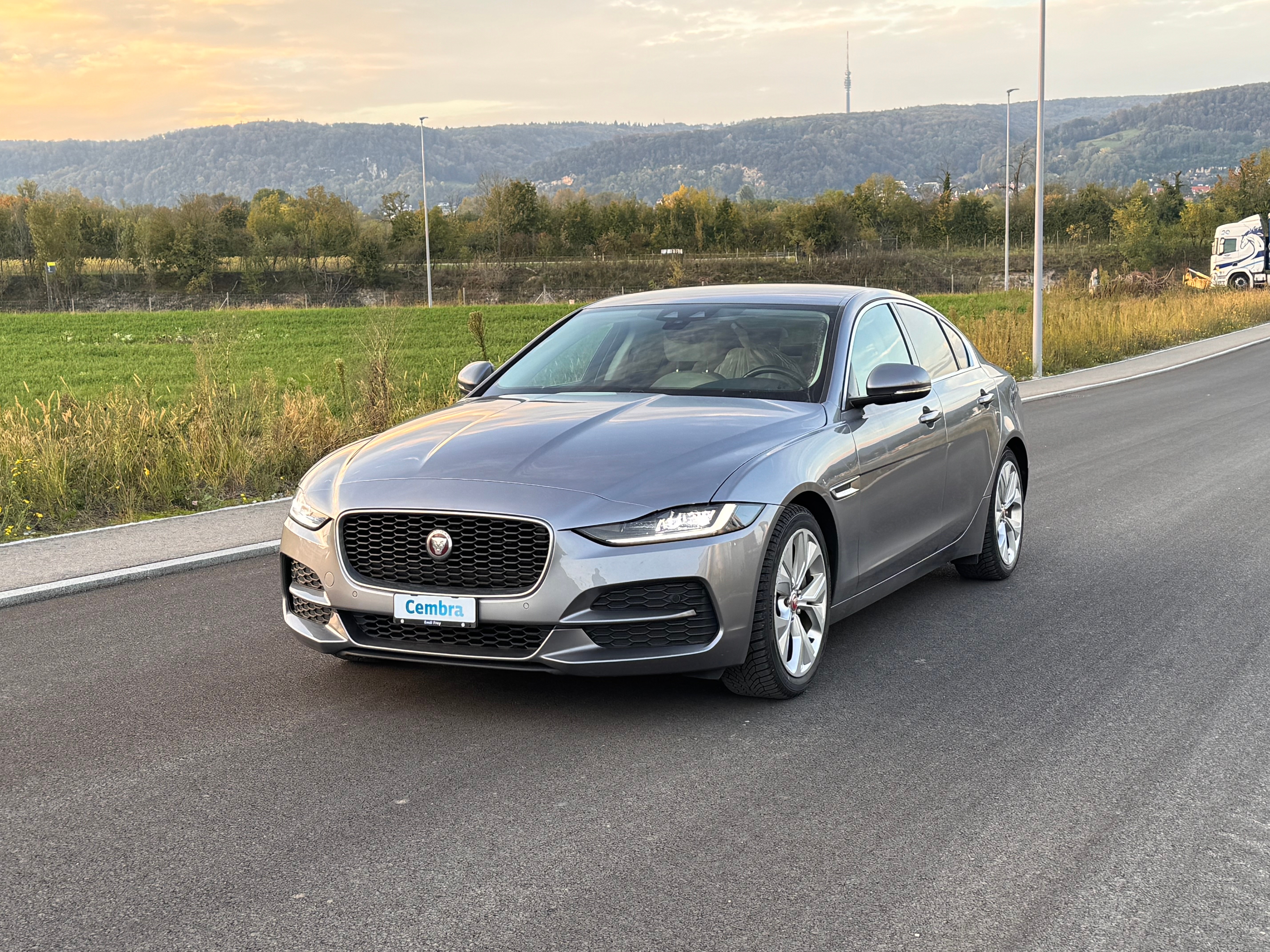 JAGUAR XE 2.0d S D180 RWD Automat