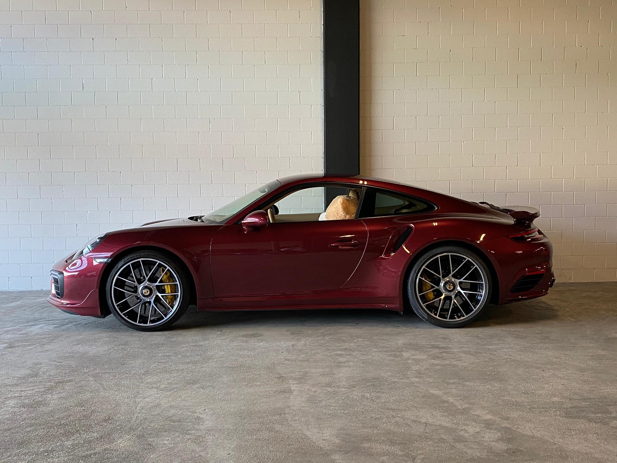 PORSCHE 911 Turbo S PDK