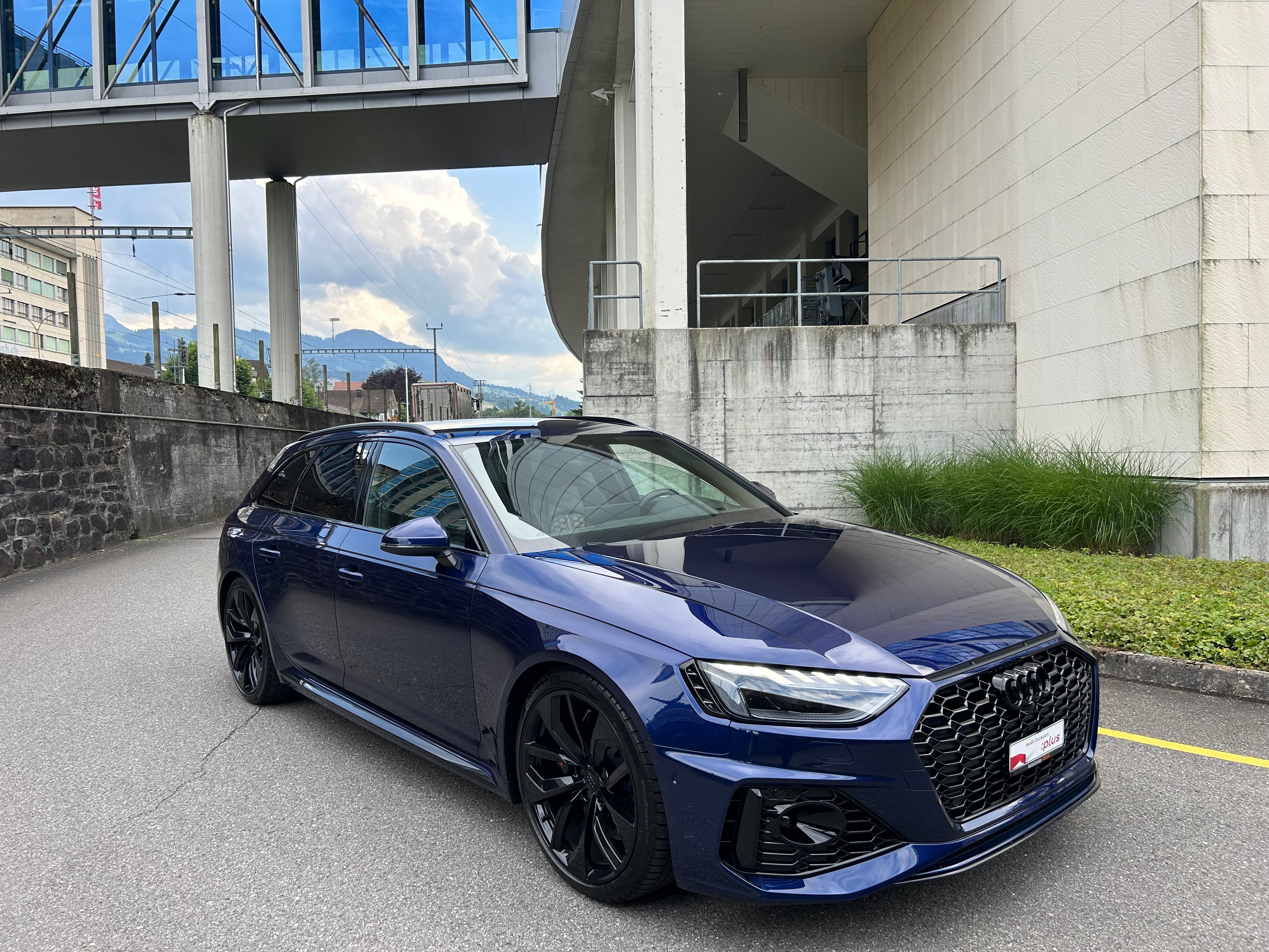 AUDI RS4 Avant quattro tiptronic