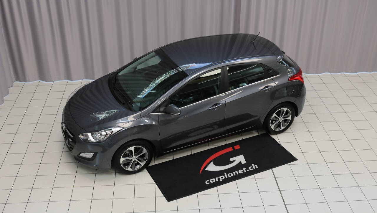 HYUNDAI i30 1.6 CRDi Plena Automat