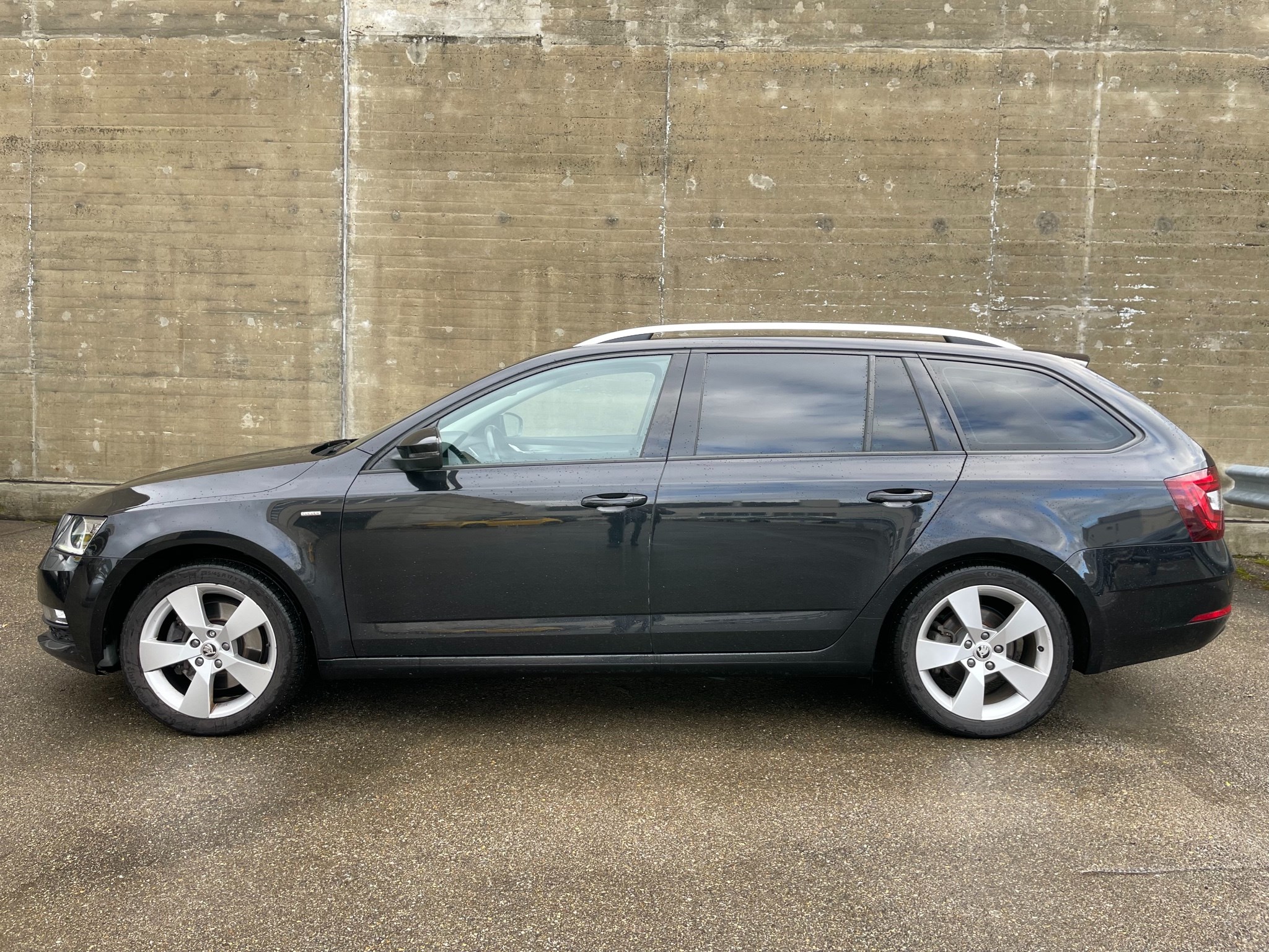 SKODA Octavia Combi 2.0 TSI Clever DSG