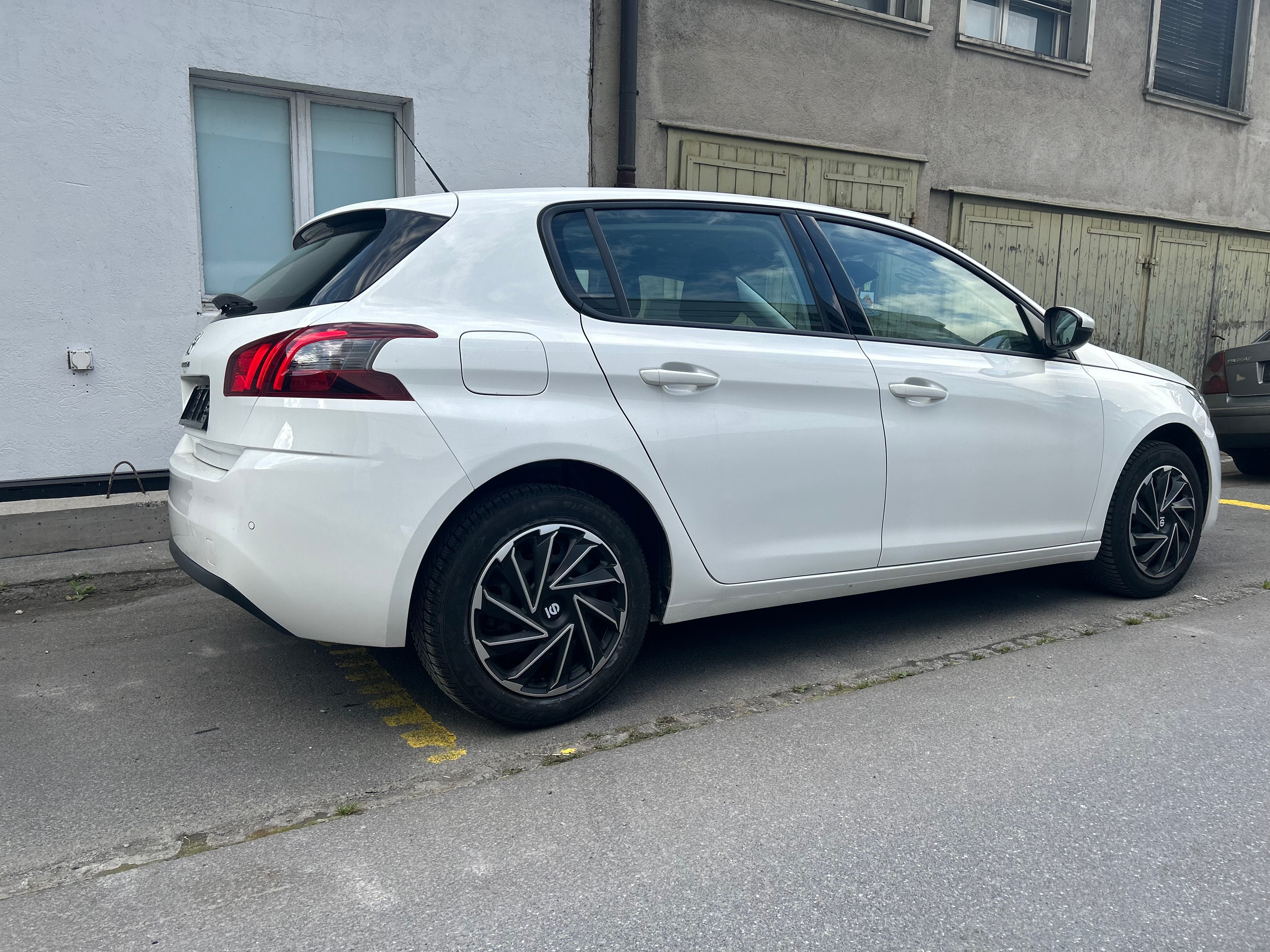 PEUGEOT 308 1.2 Pure Tech Active Pack EAT8