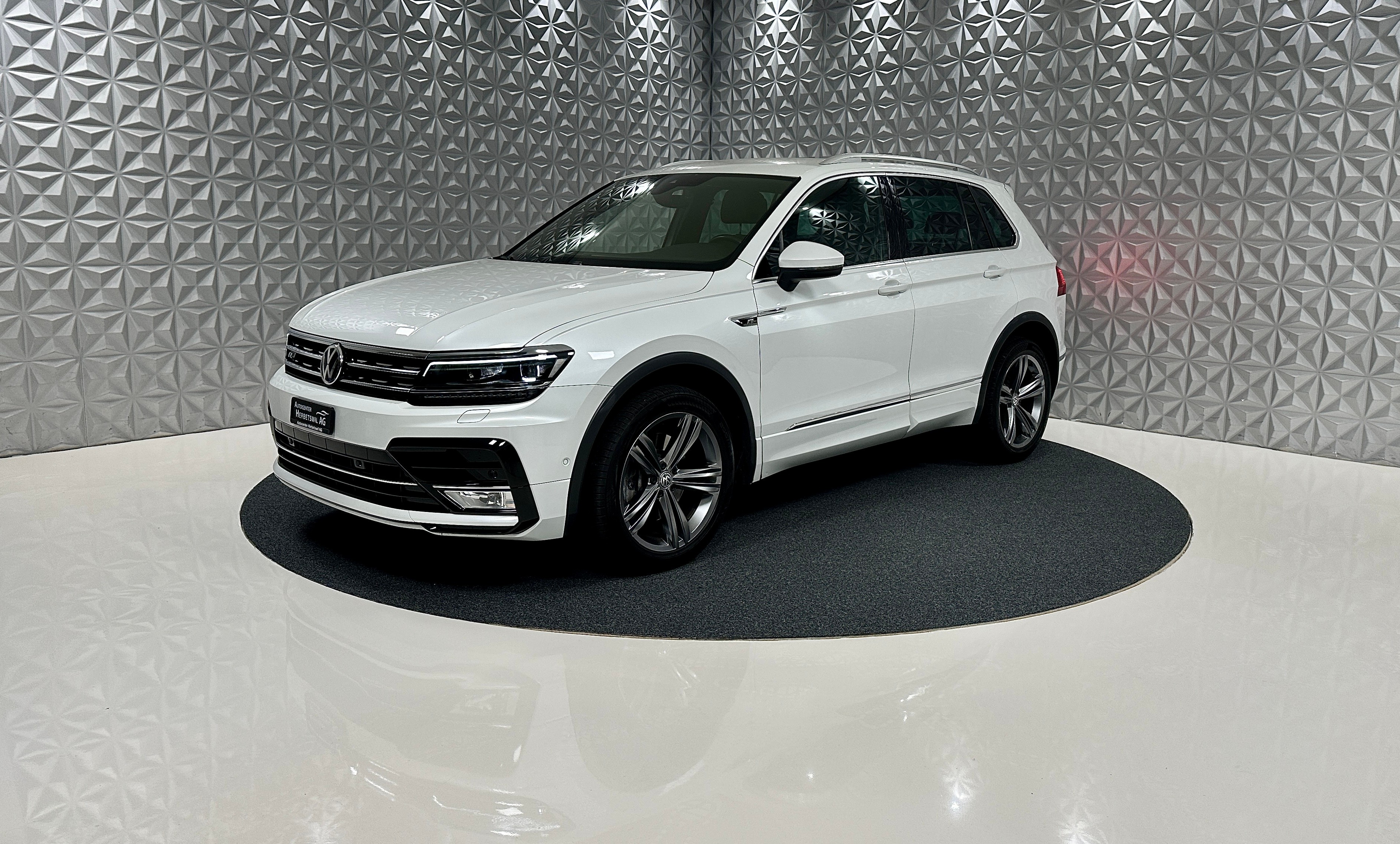 VW Tiguan 2.0TSI R-line 4Motion DSG