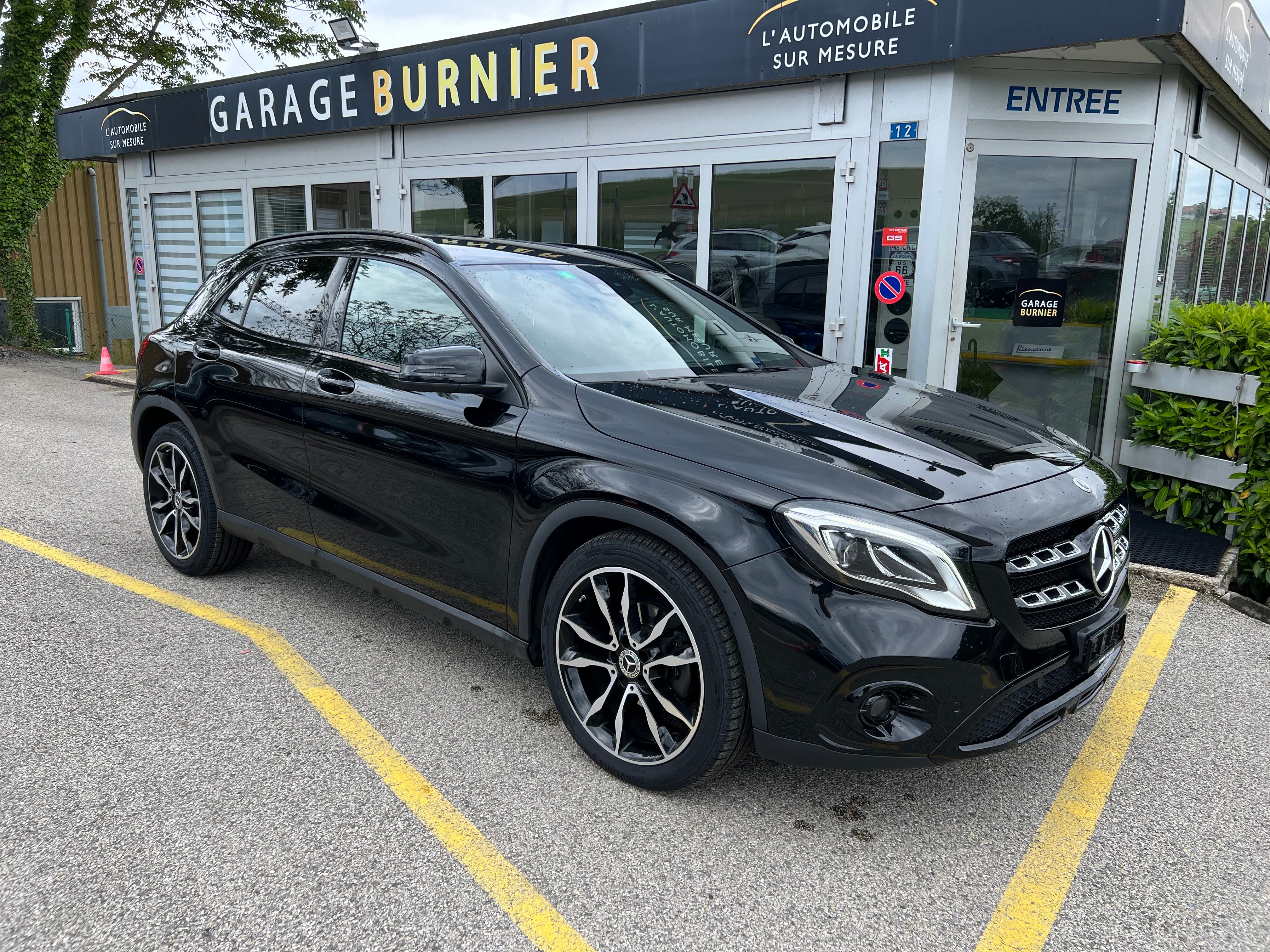 MERCEDES-BENZ GLA 200 Night Star 7G-DCT