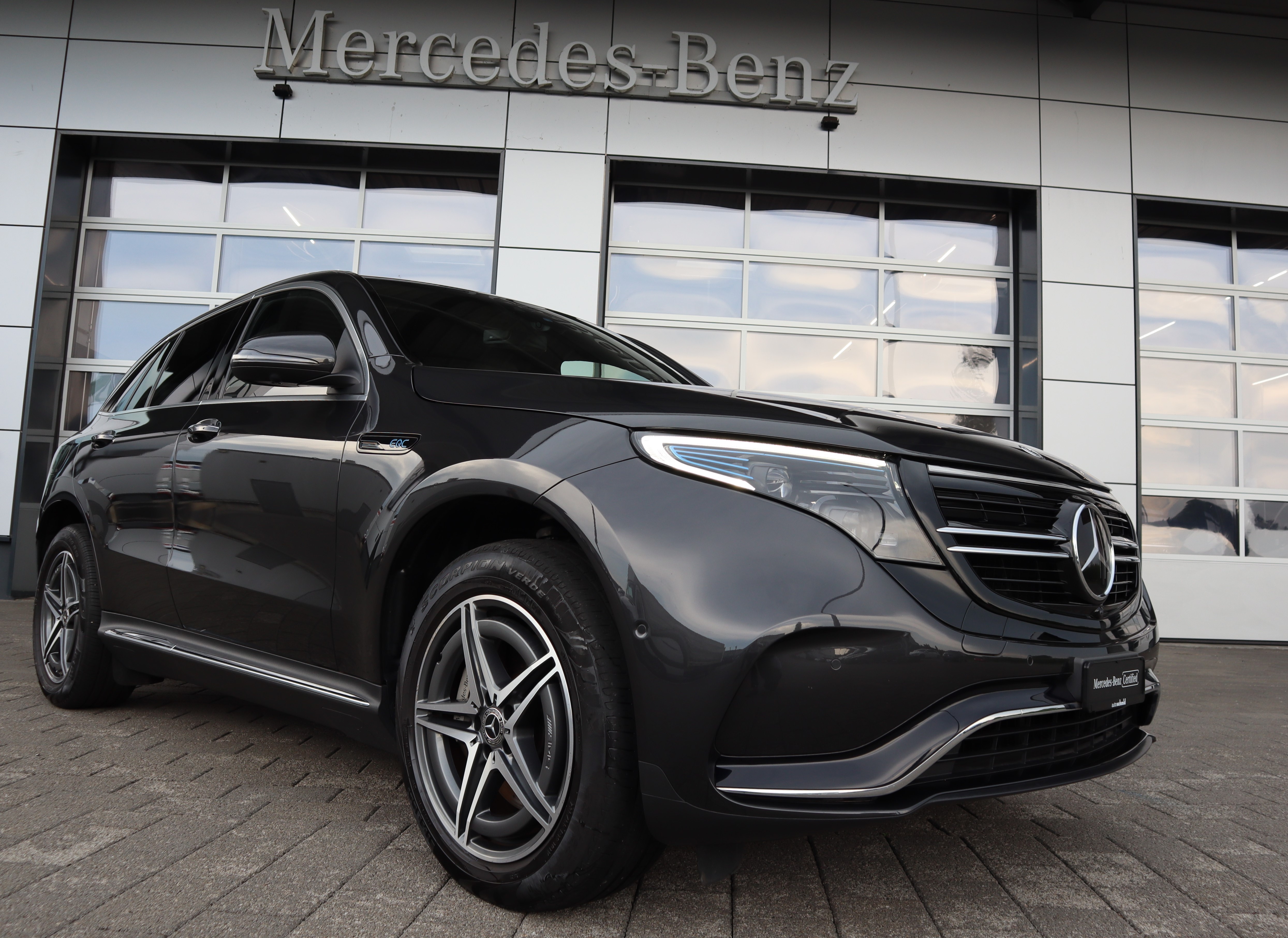 MERCEDES-BENZ EQC 400 AMG Line 4Matic