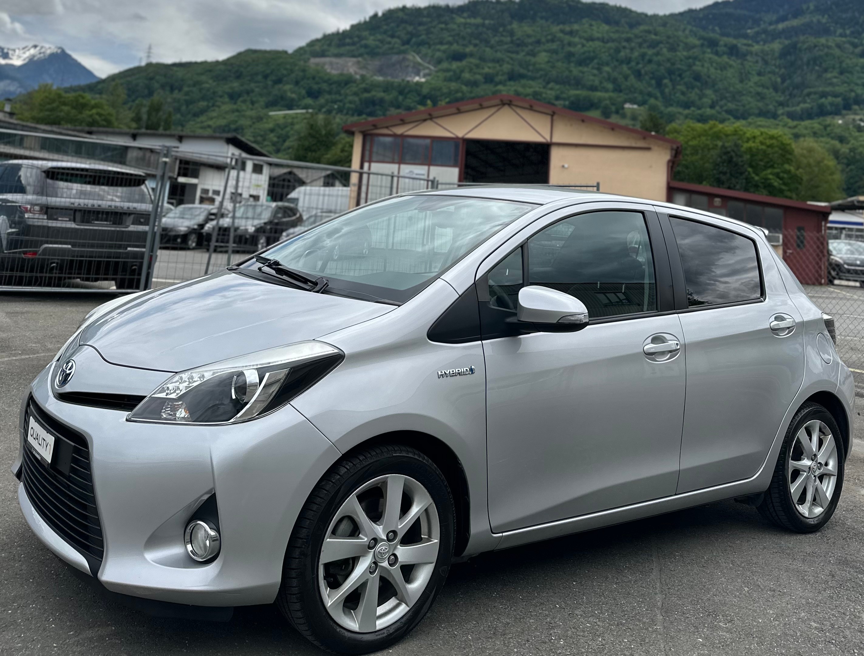 TOYOTA Yaris 1.5 VVT-i Hybrid Sol CVT