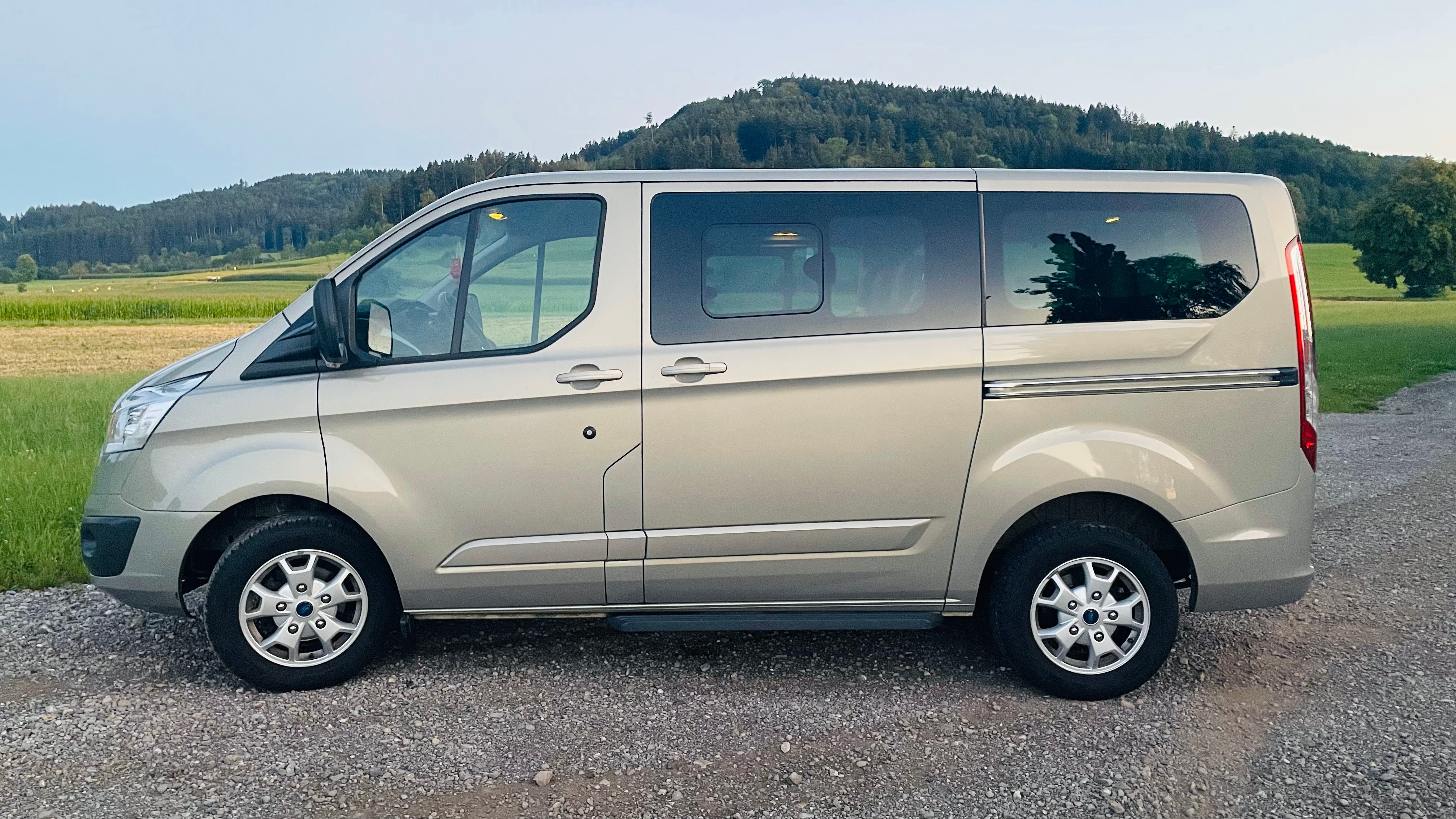 FORD Tourneo Custom 300 L1H1 Titanium