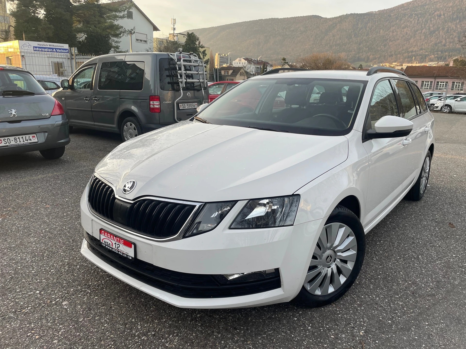 SKODA Octavia Combi 1.6 TDI Ambition ** Gr. Navi ** Klima-auto ** PDC H ** Tempomat ** Frisch Ab MFK