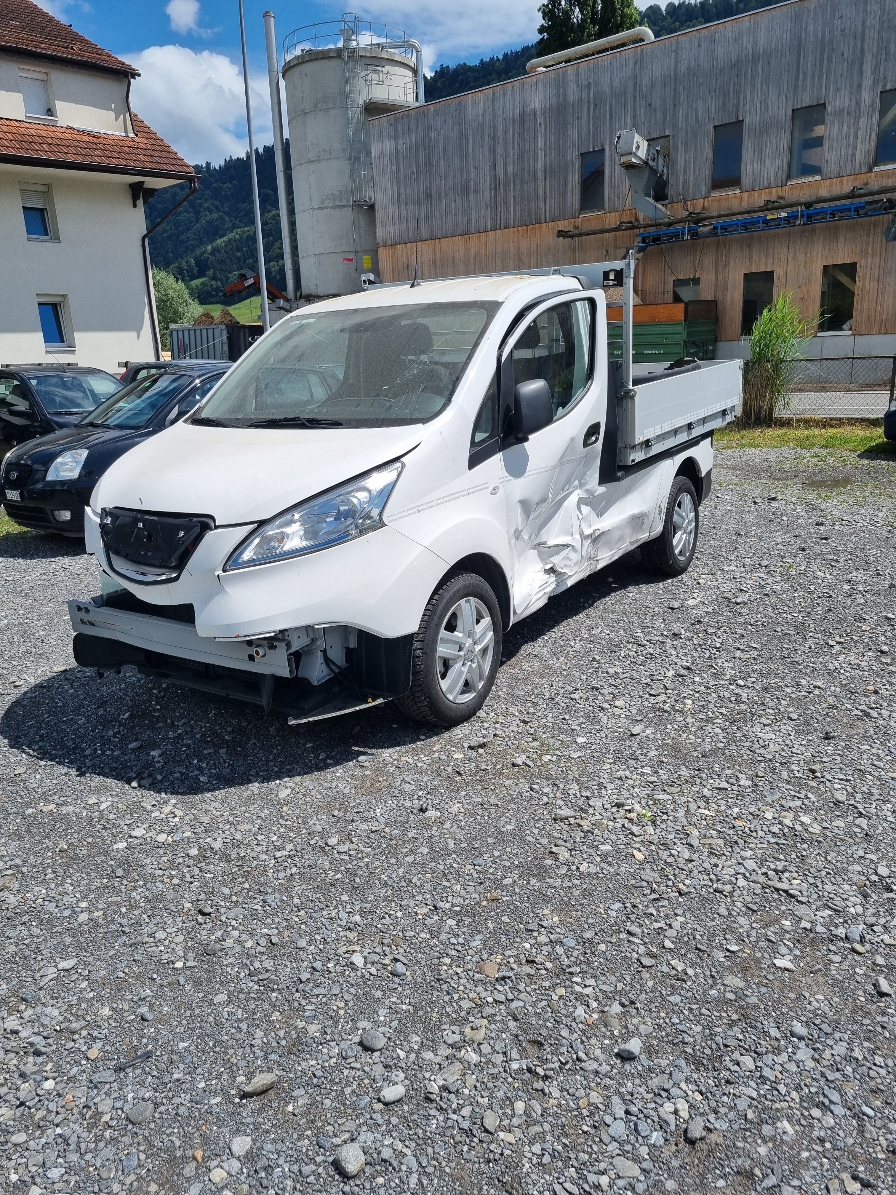 NISSAN e-NV200