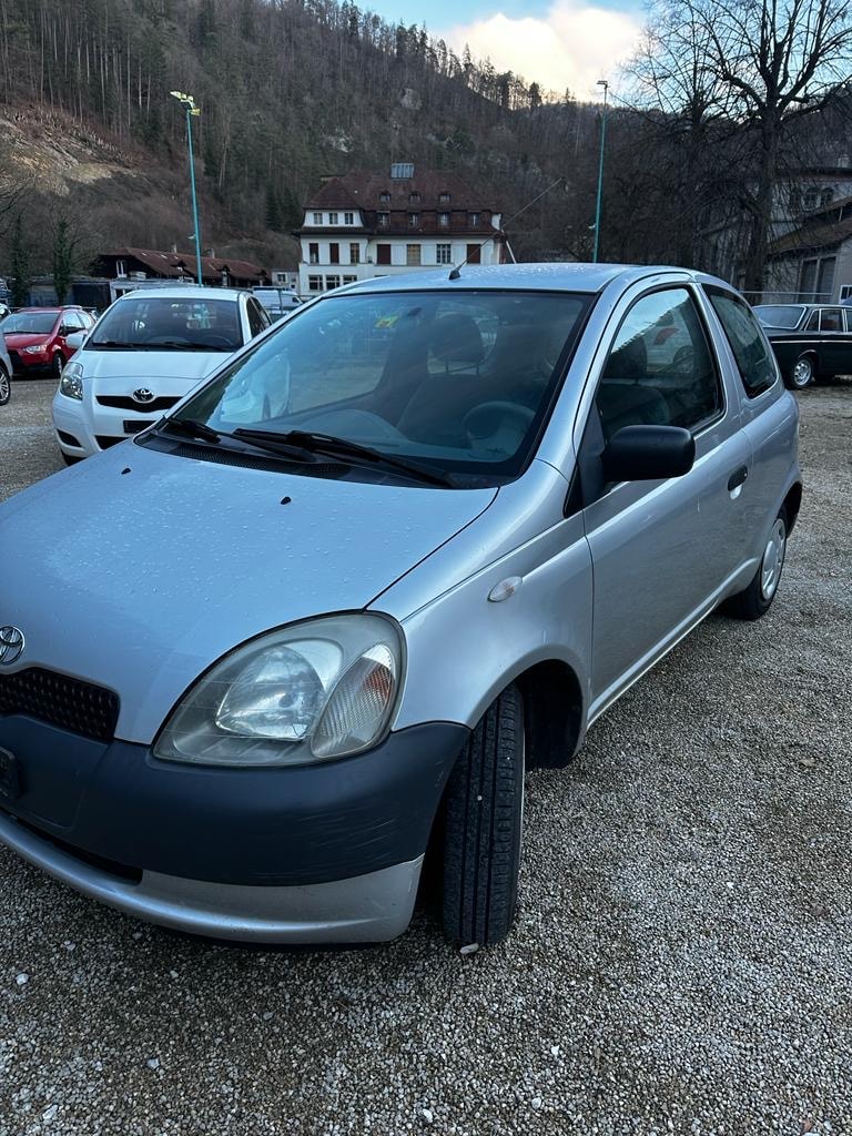 TOYOTA Yaris 1.0 Linea Terra