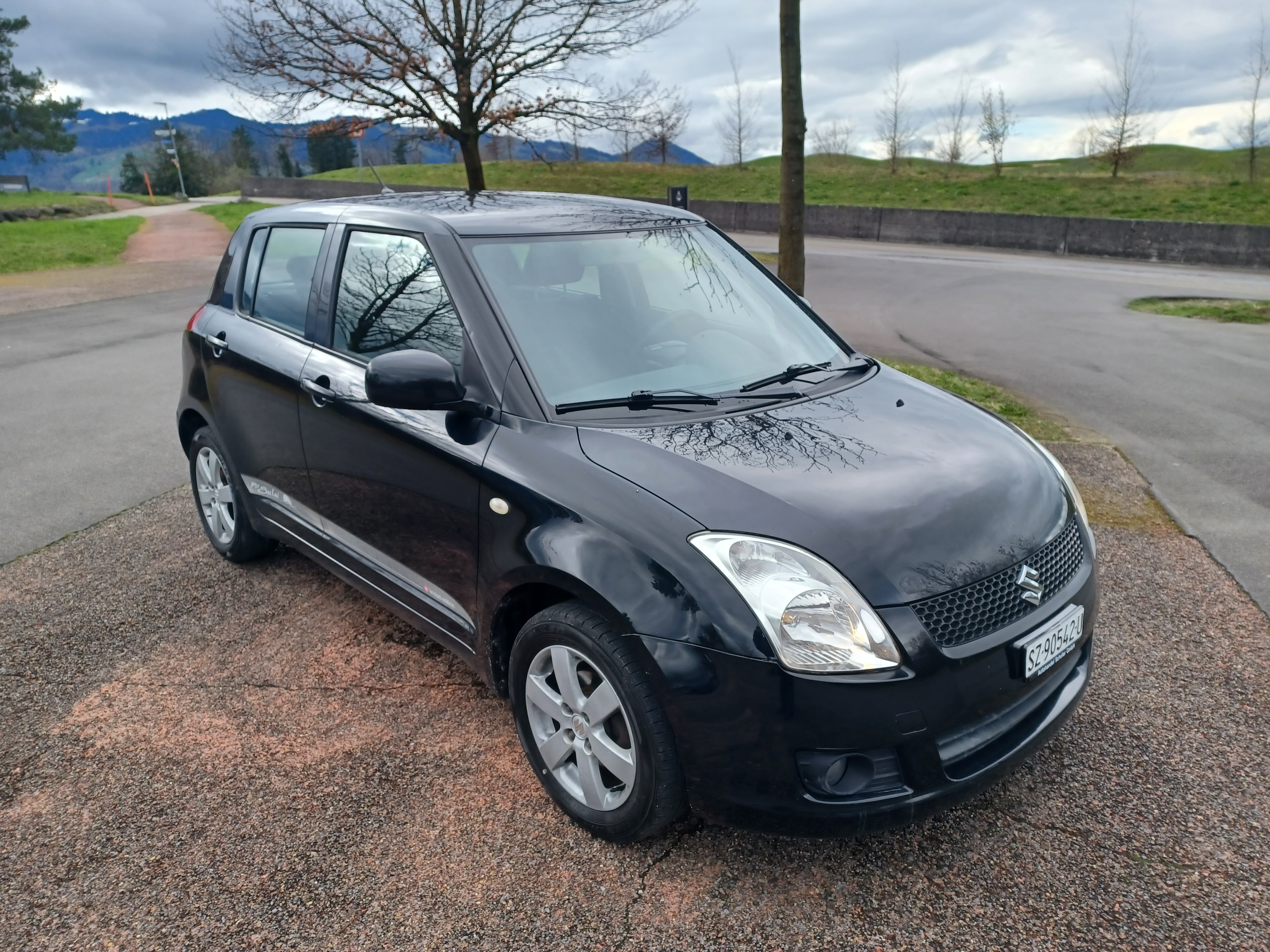 SUZUKI Swift 1.3i 16V GL Top Piz Sulai LE 4x4