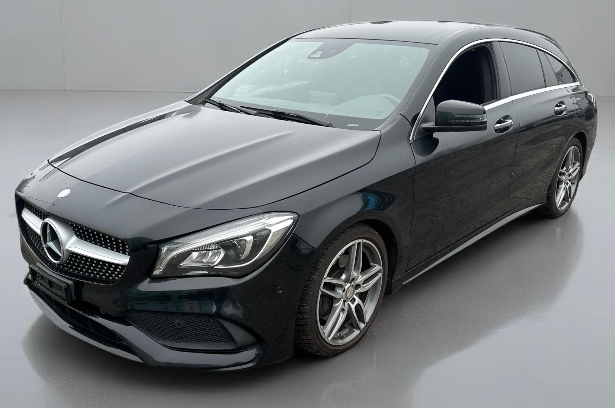 MERCEDES-BENZ CLA Shooting Brake 250 AMG Line 7G-DCT 4Matic