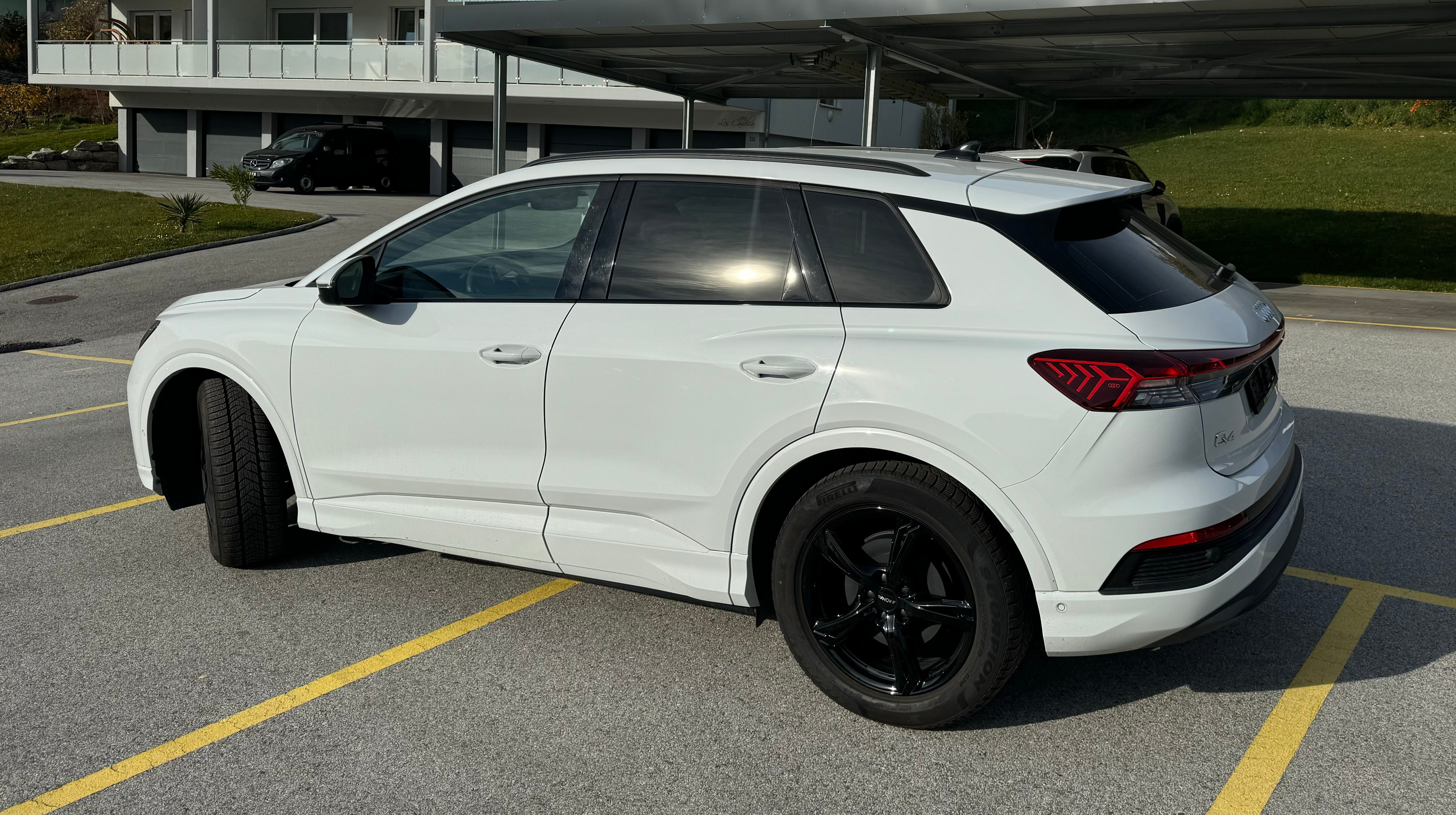 AUDI Q4 e-tron 50 quattro