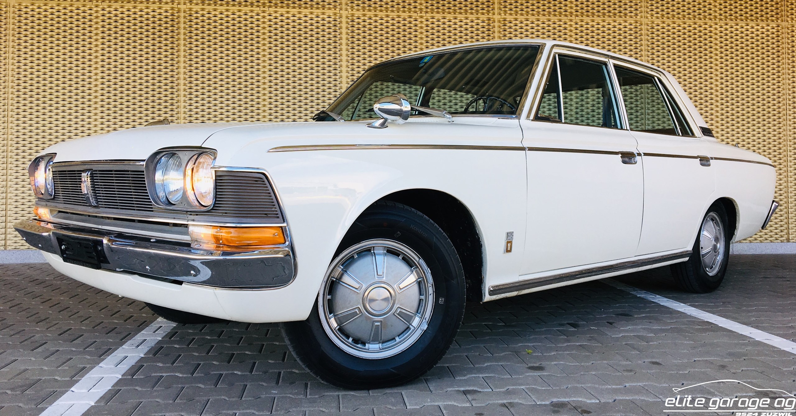 TOYOTA CROWN 2300 De Luxe