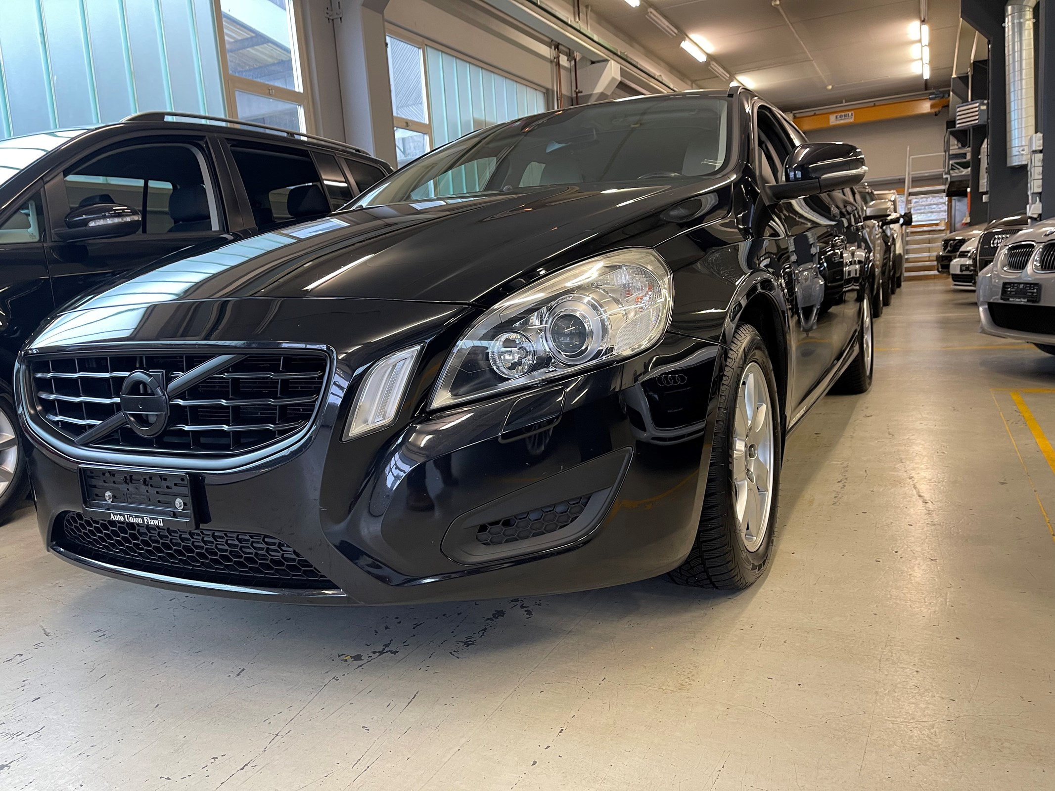 VOLVO V60 D3 Kinetic Geartronic