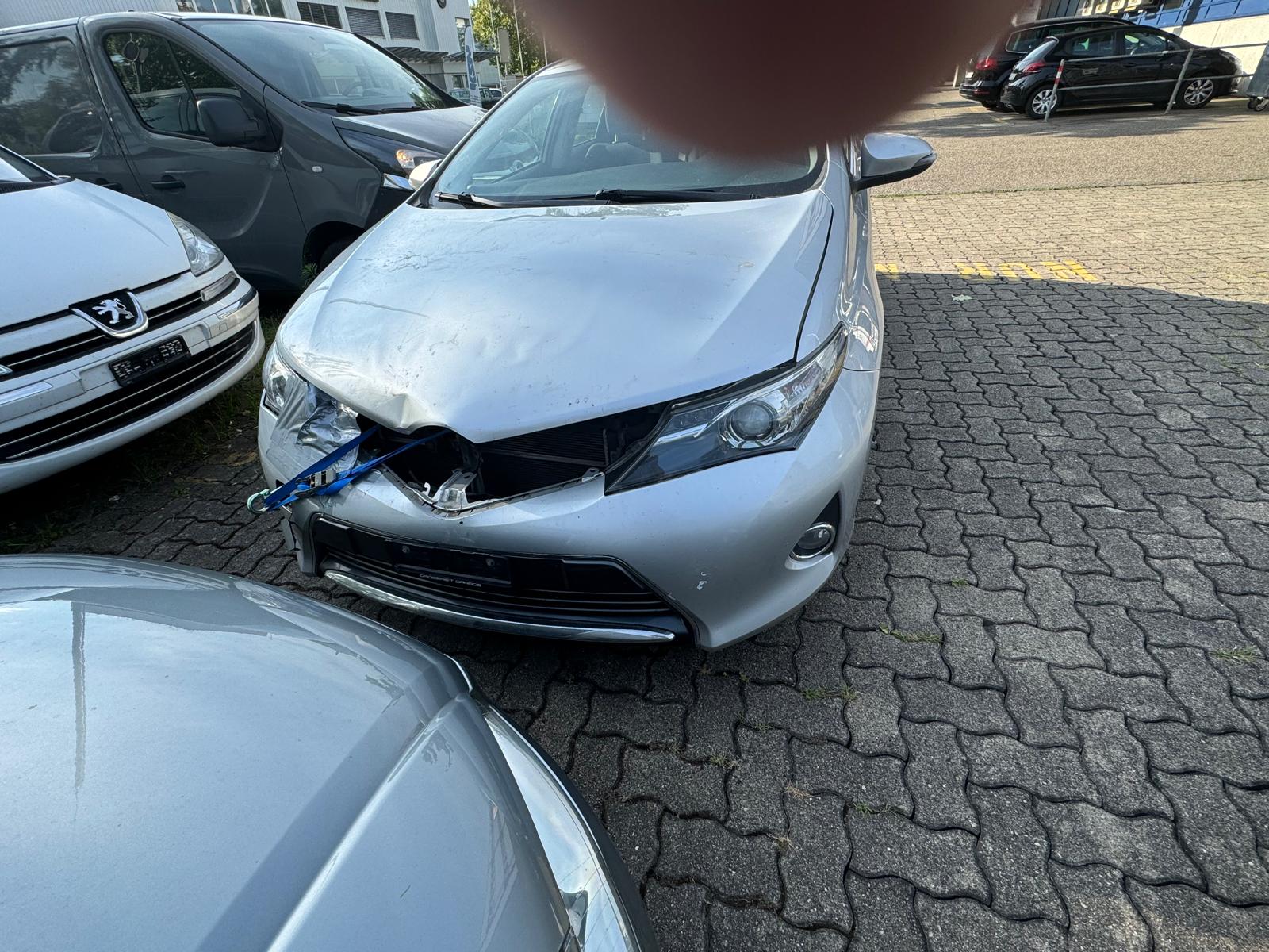 TOYOTA Auris 1.8 16V HSD Linea Sol