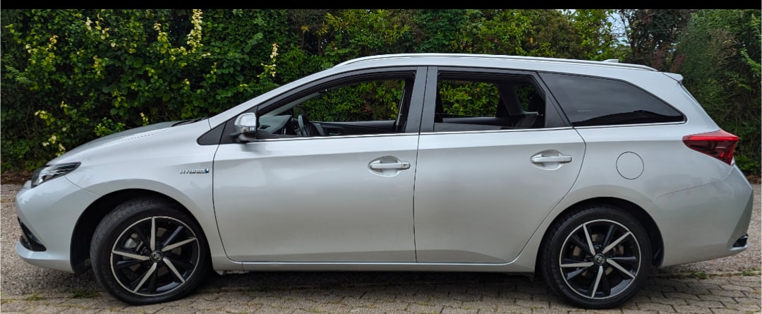 TOYOTA Auris Touring Sports 1.8 HSD Limited e-CVT