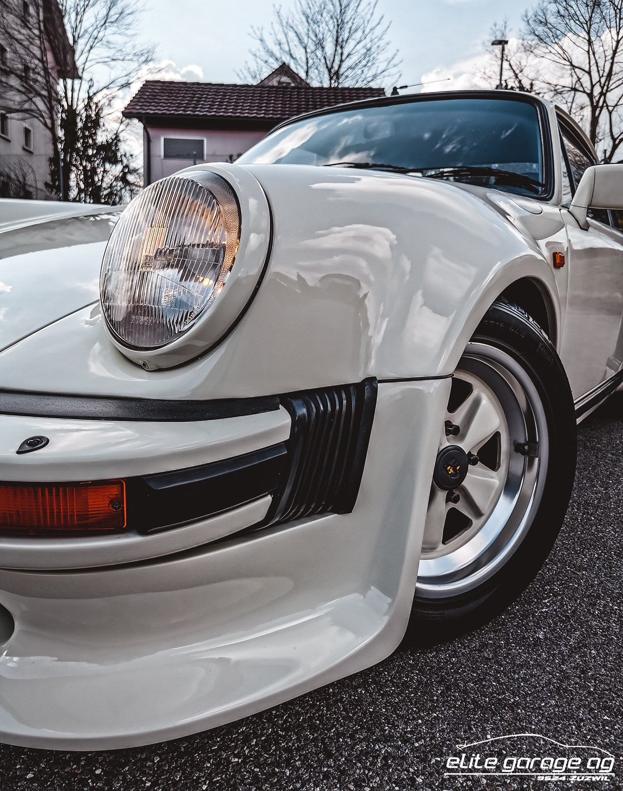 PORSCHE 911 Turbo