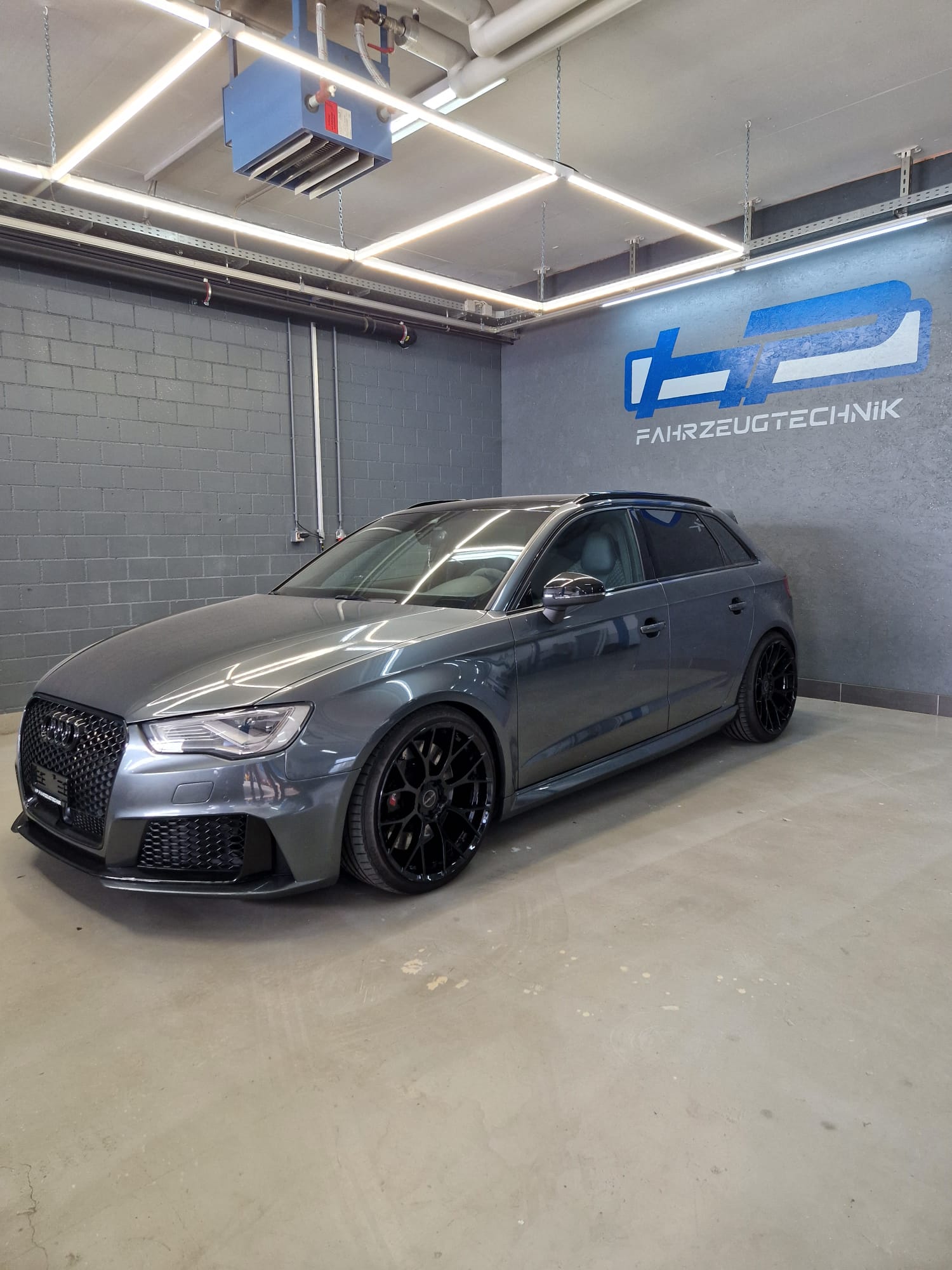 AUDI RS3 2.5 TSI quattro S-tronic