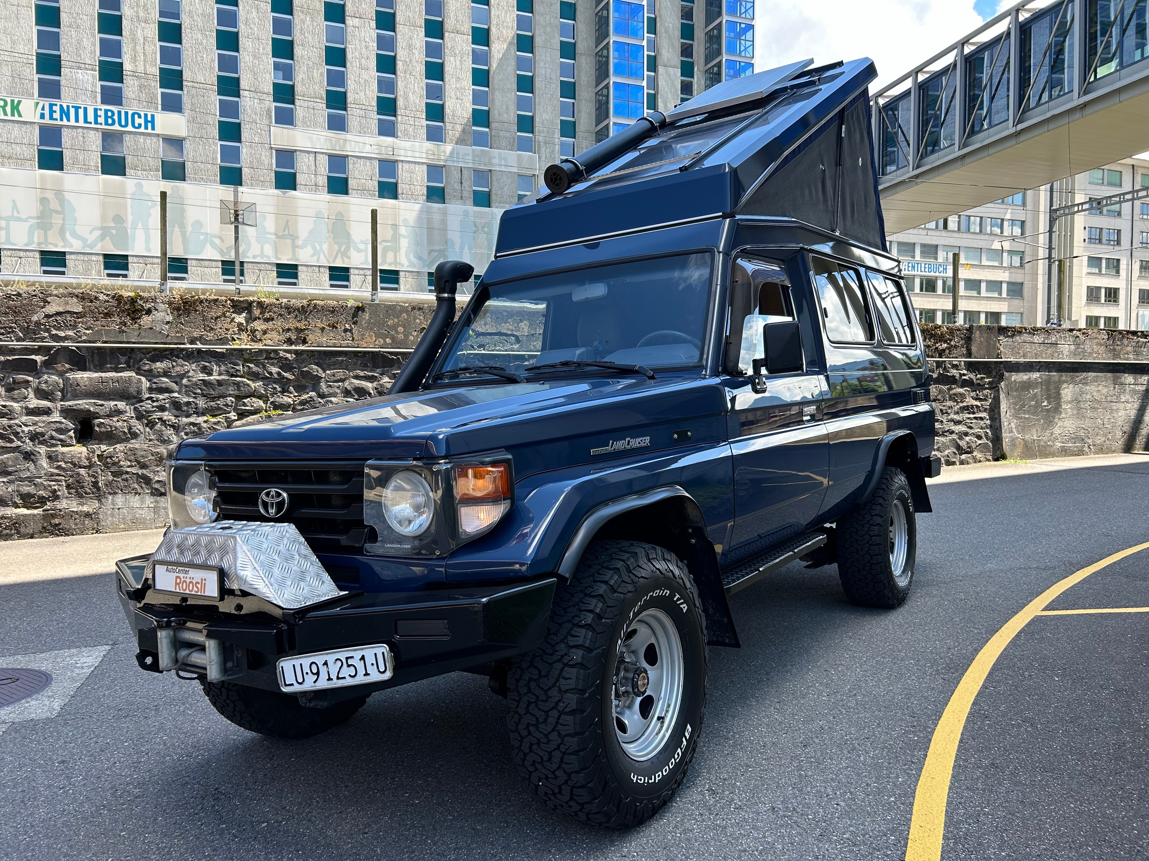 TOYOTA Land Cruiser 400 Hdt Long 4.2D