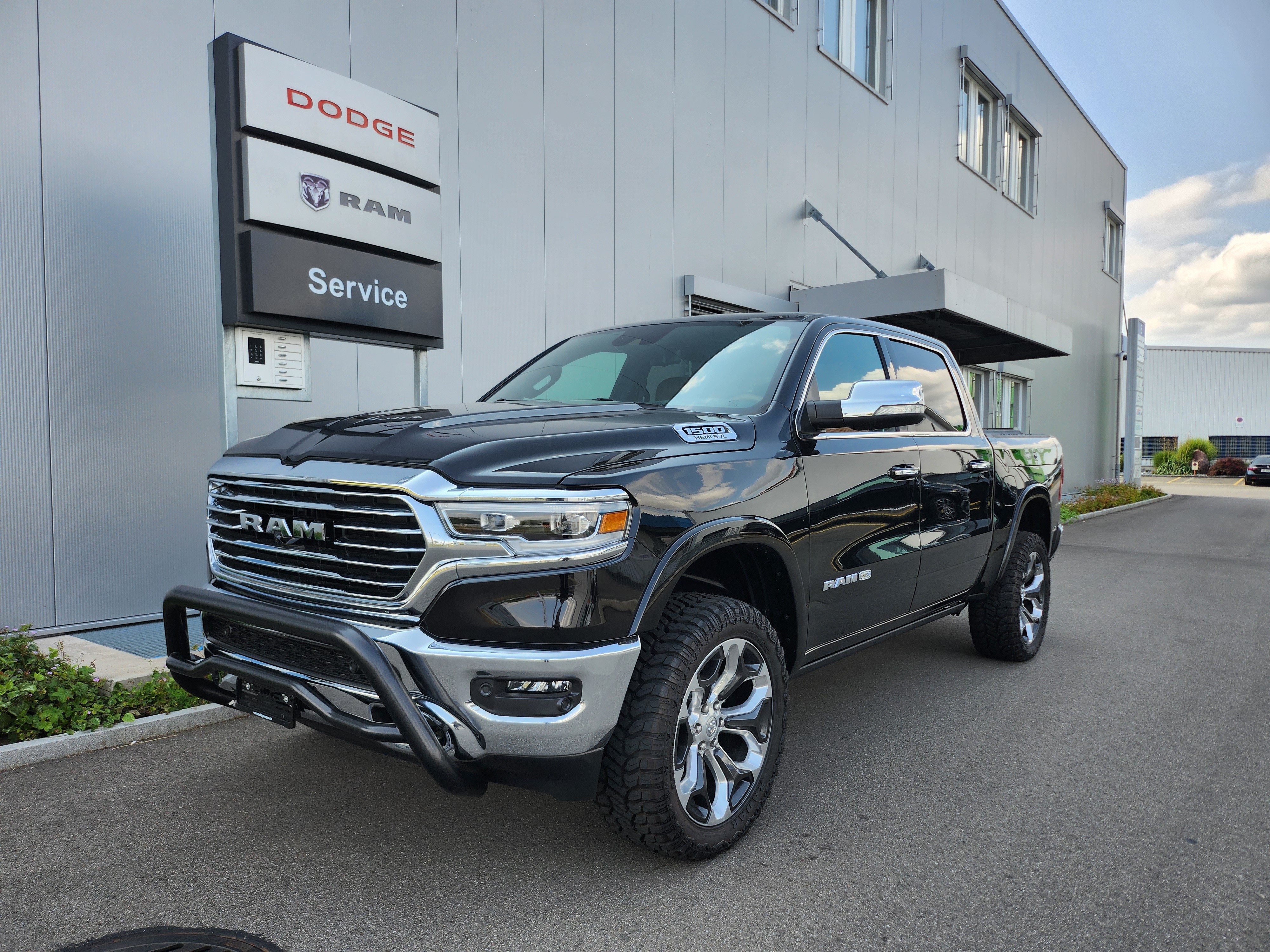 DODGE Ram 1500 5.7 4x4 Crew Cab Longhorn