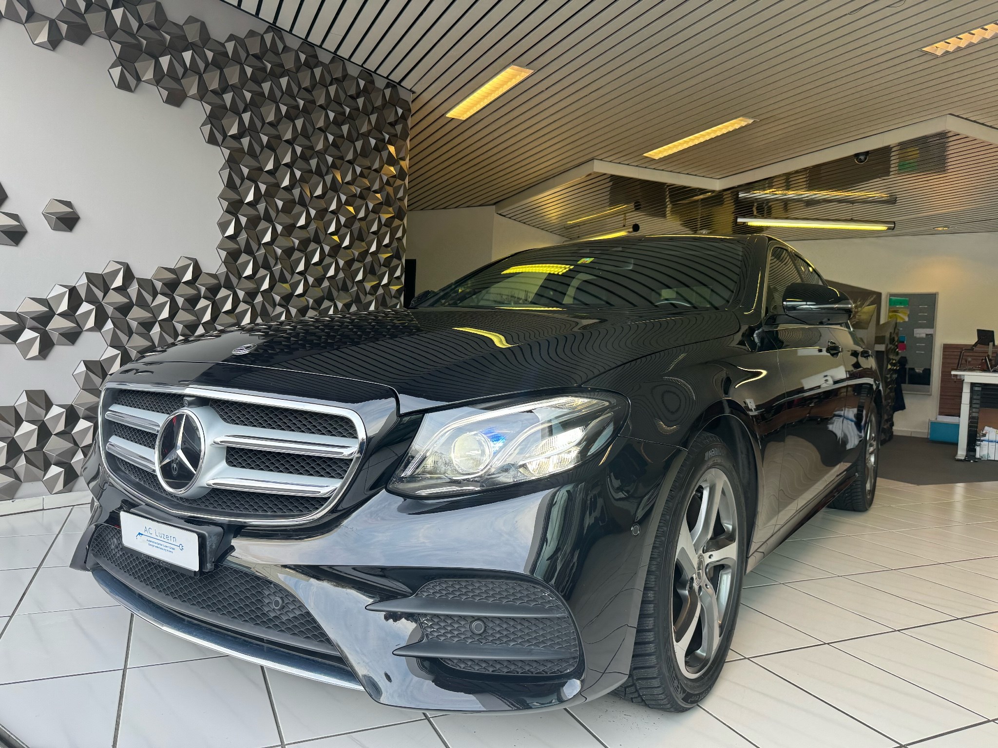 MERCEDES-BENZ E 200 AMG Line 4Matic 9G-Tronic