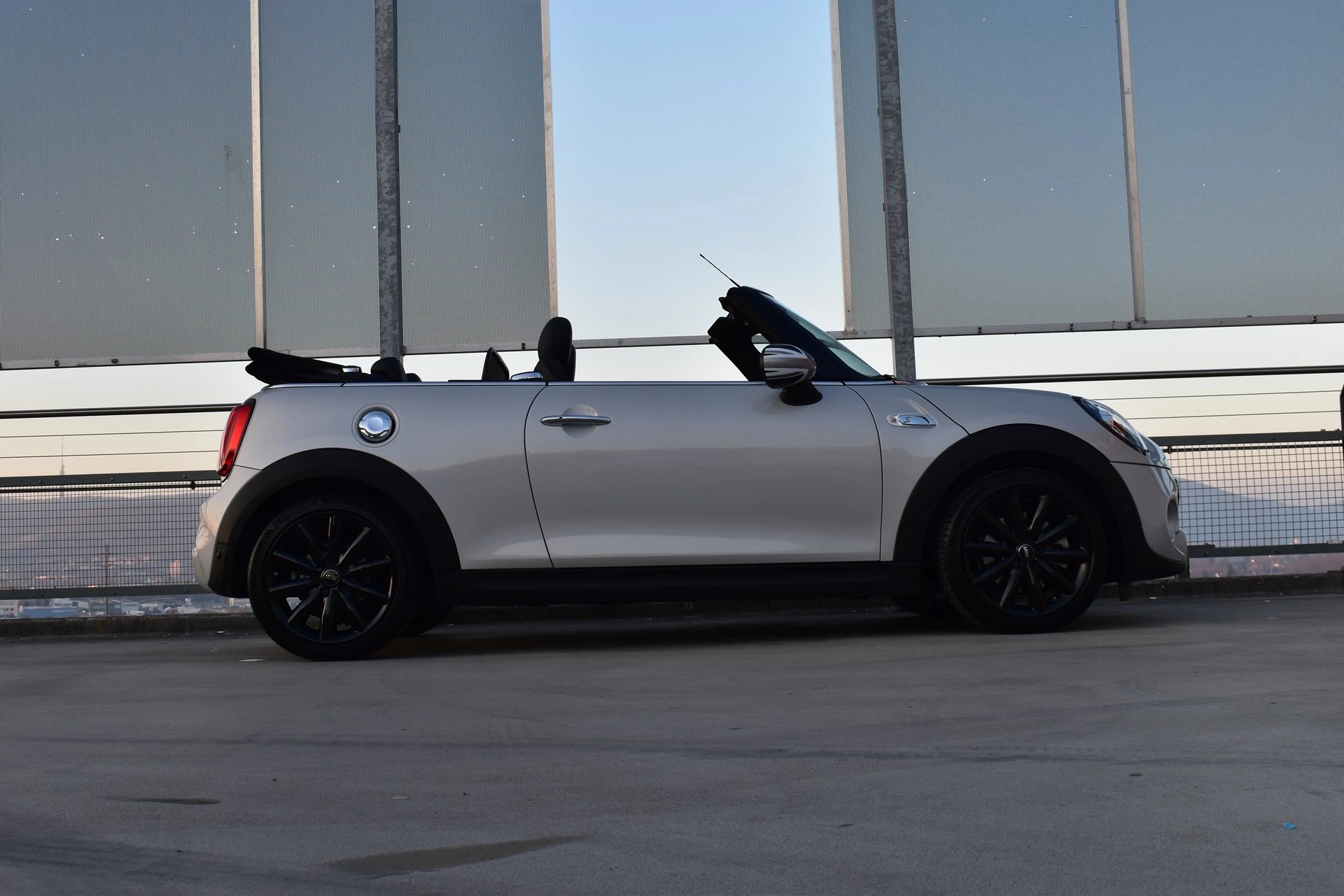 MINI COOPER S CABRIOLET BLACK l 192 PS