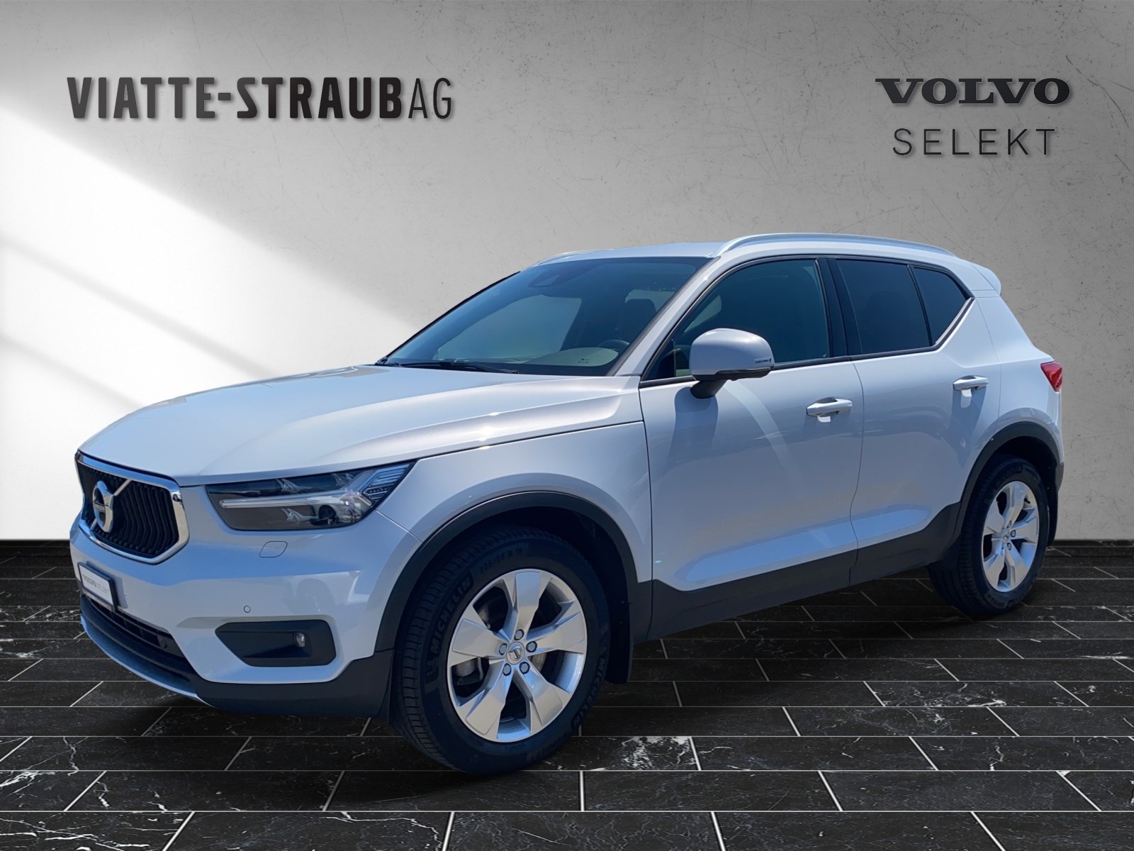 VOLVO XC40 2.0 B4 MH Momentum AWD