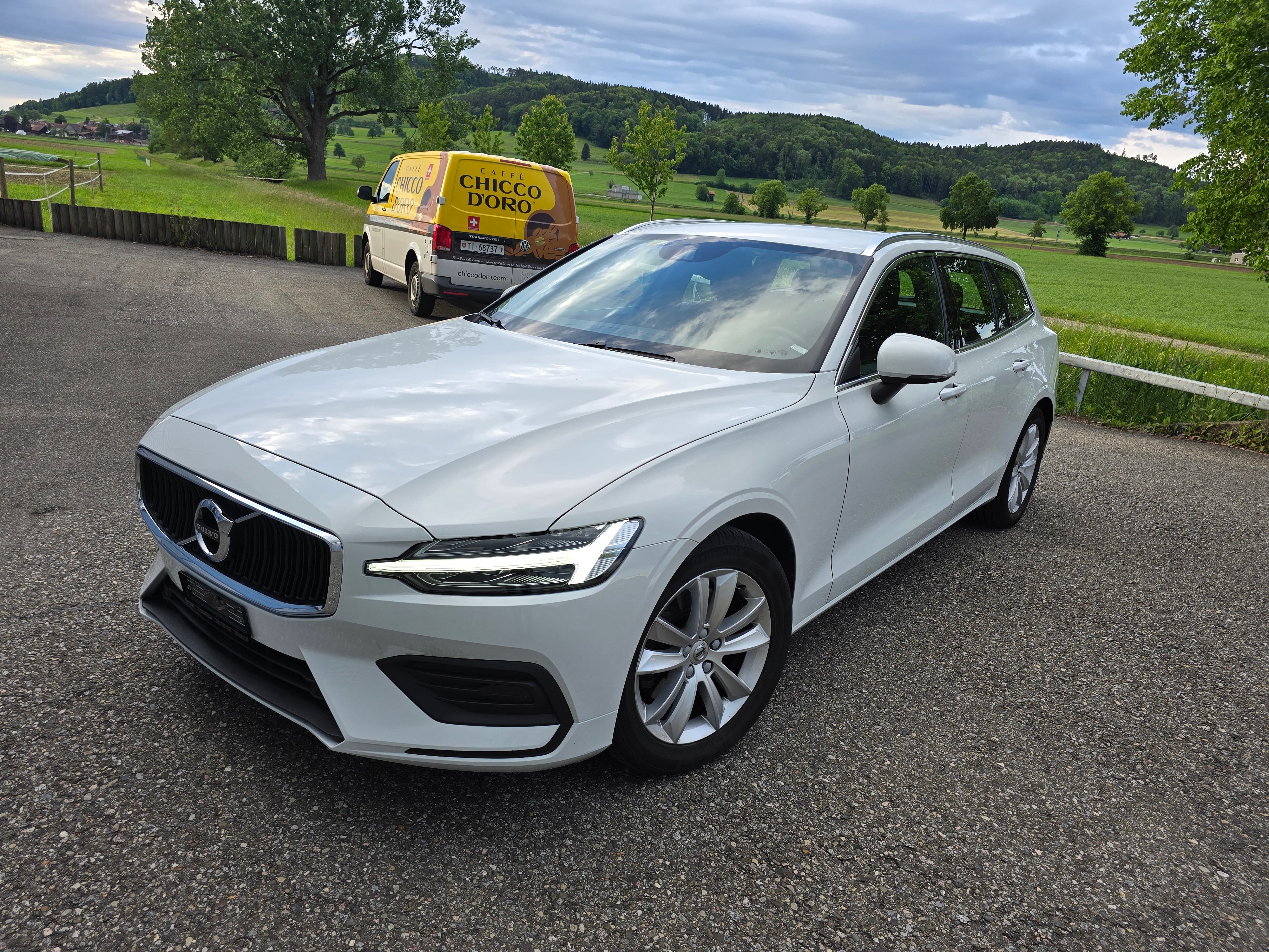 VOLVO V60 D4 Momentum Geartronic