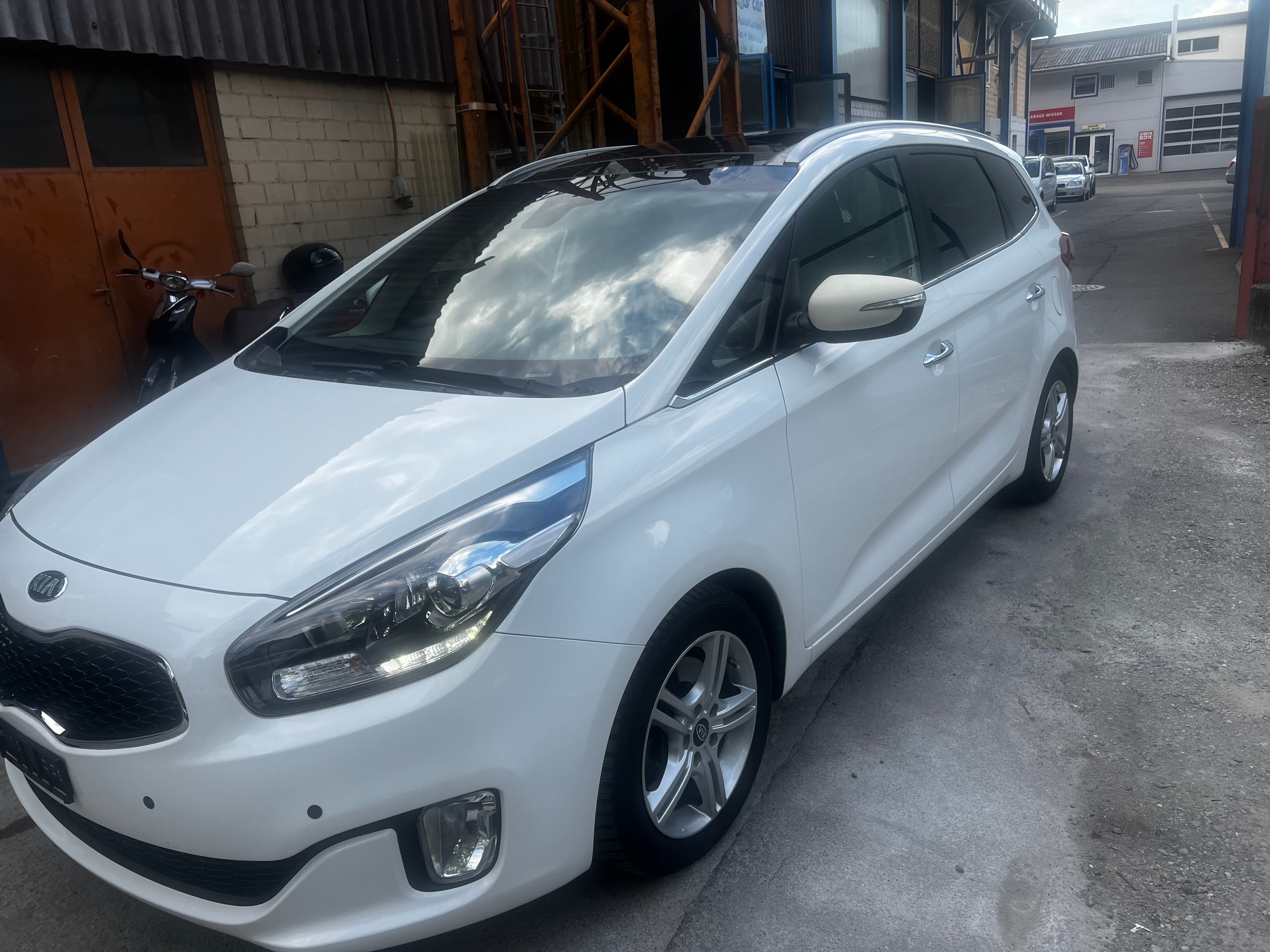 KIA Carens 1.7 CRDi Swiss Eco Edition DCT