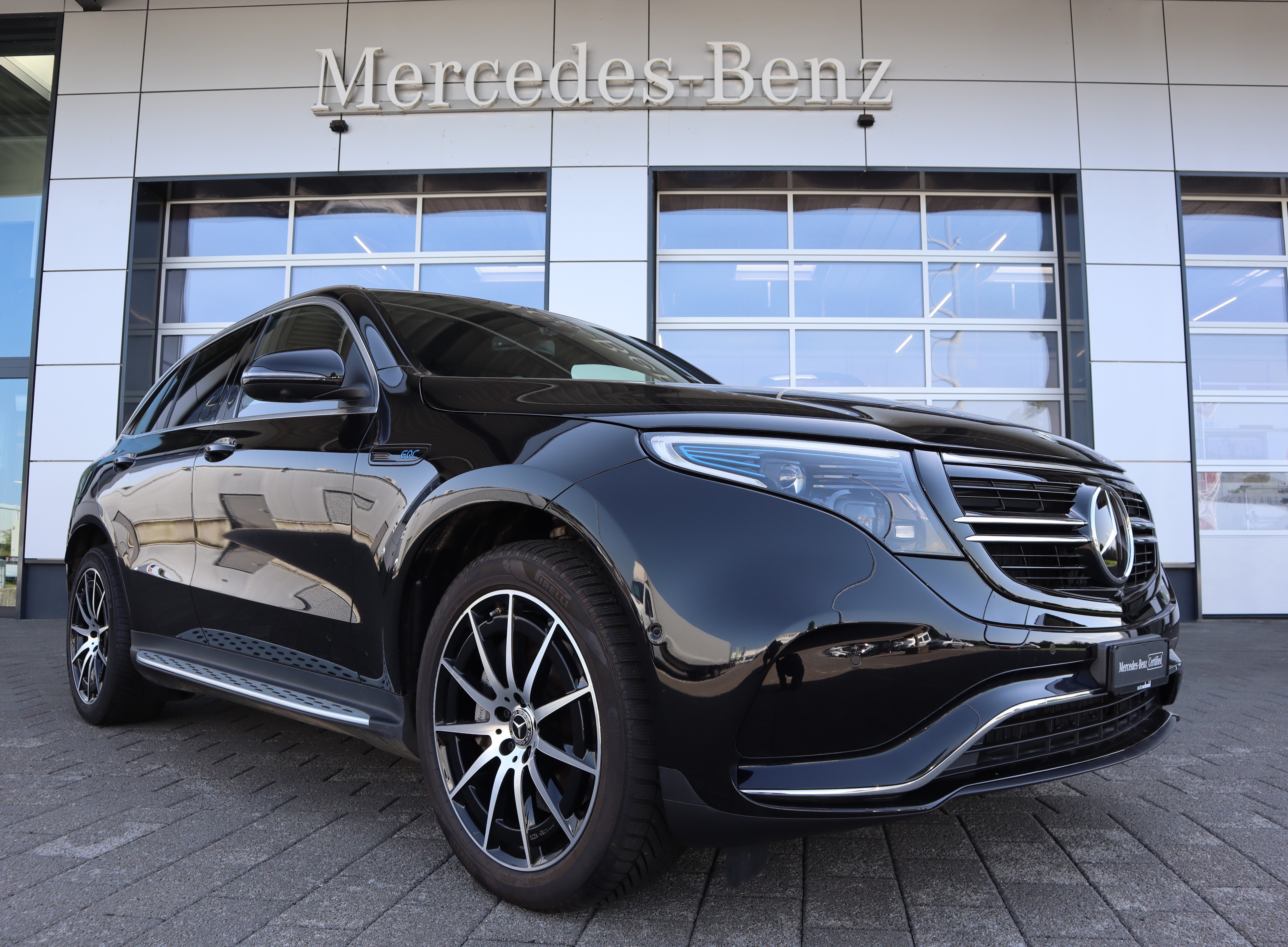 MERCEDES-BENZ EQC 400 AMG Line 4Matic