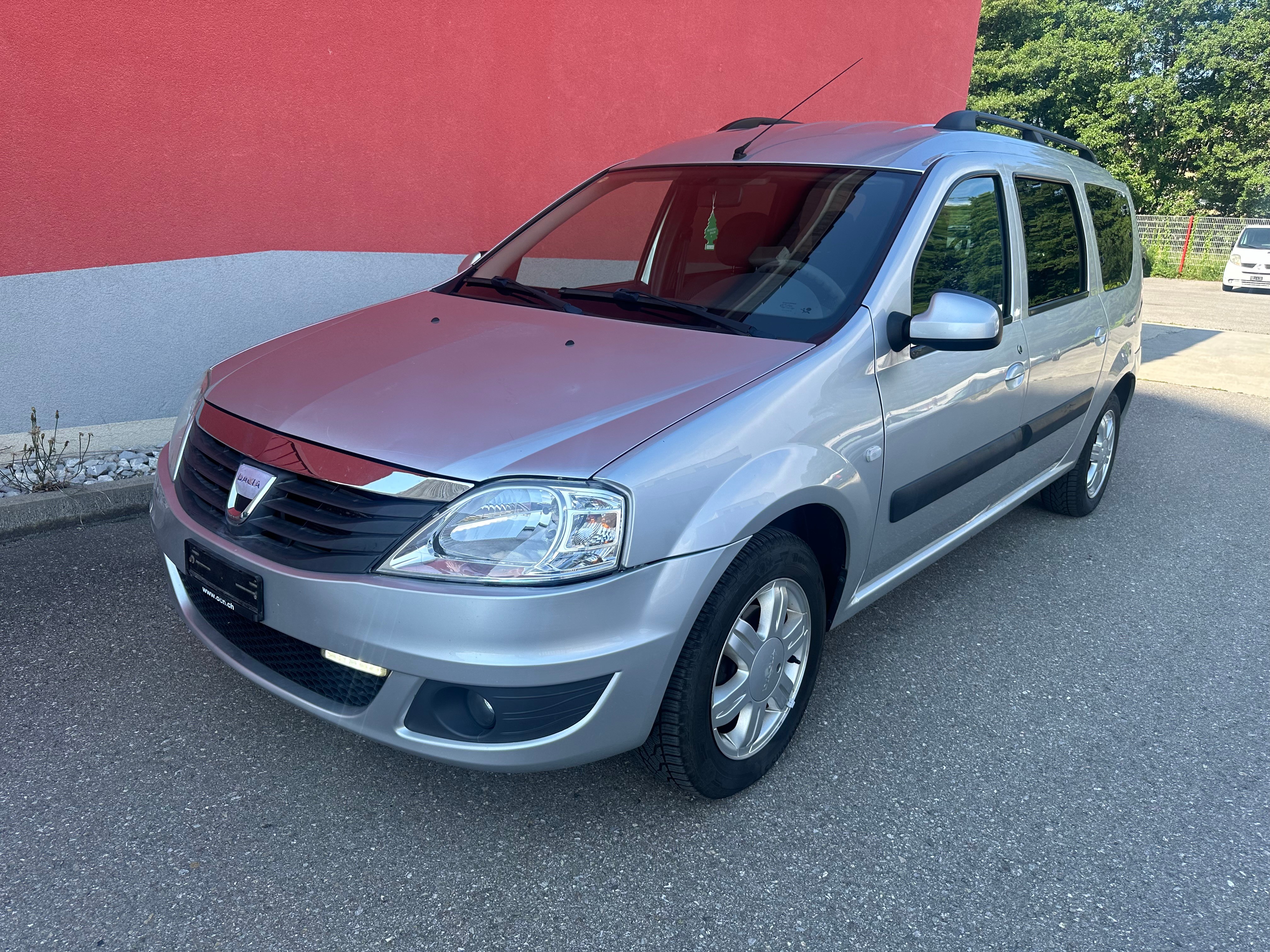 DACIA Logan 1.6 16V Lauréate