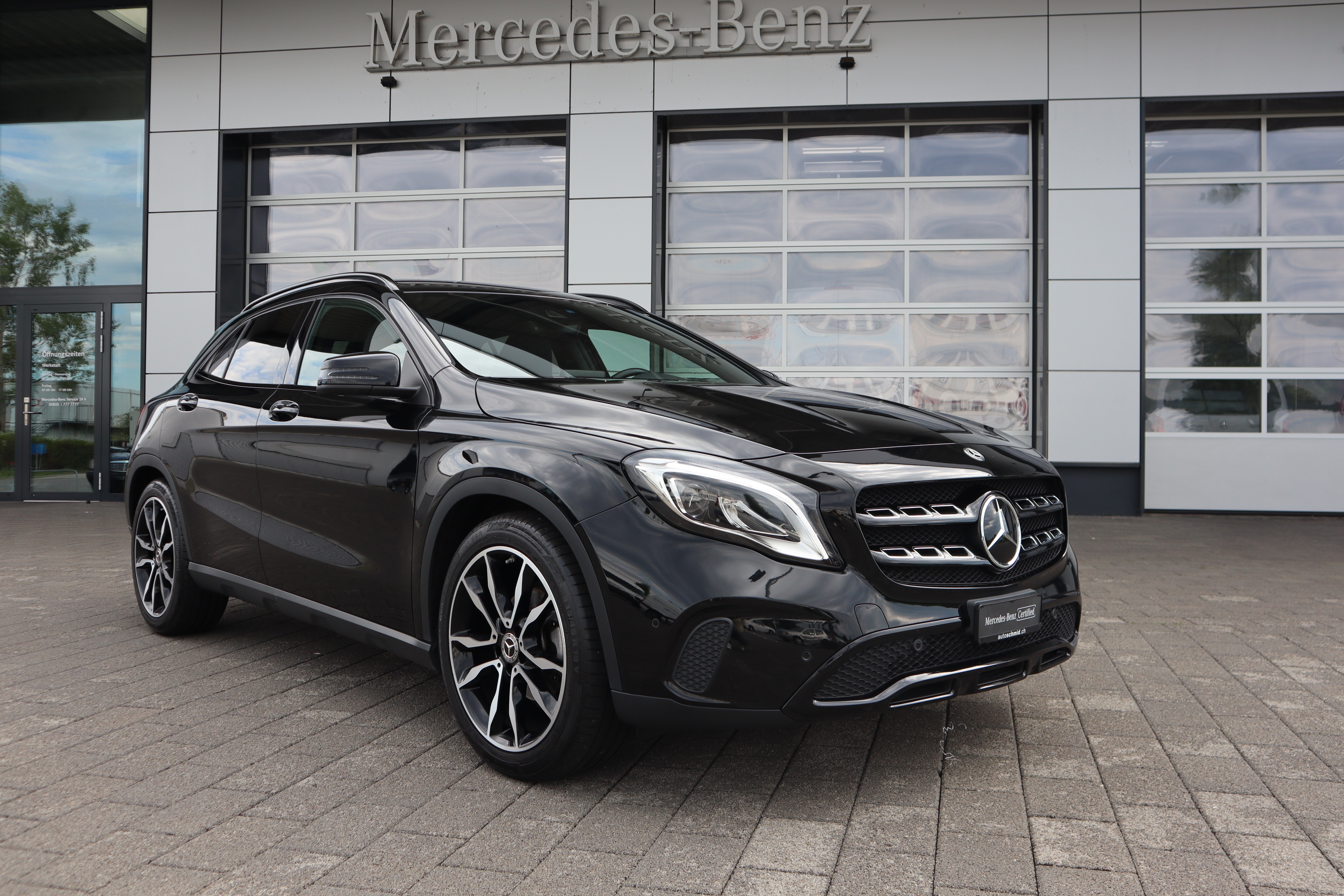 MERCEDES-BENZ GLA 200 Night Star 7G-DCT