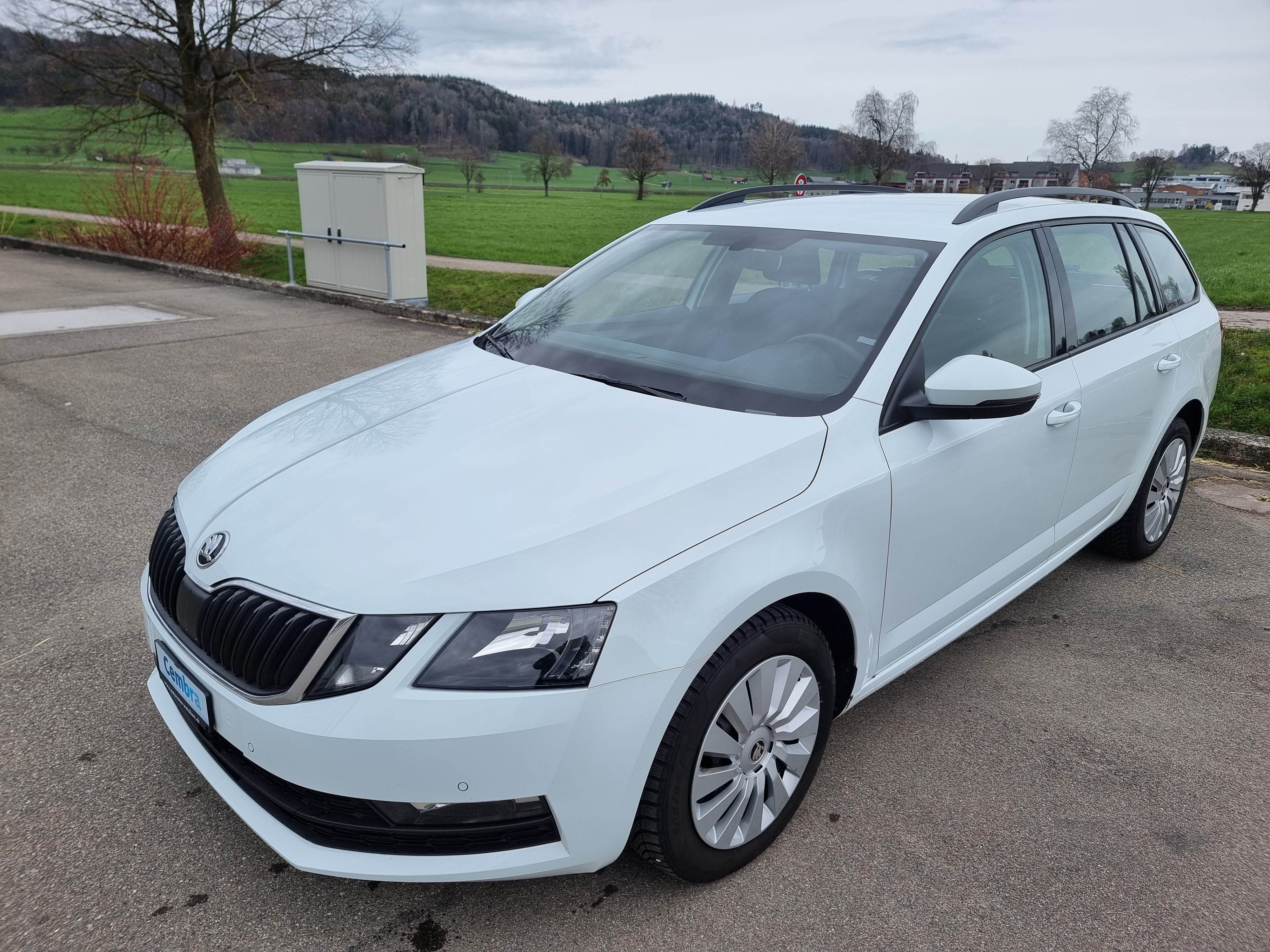 SKODA Octavia Combi 1.5 TSI Ambition DSG*AB MFK und Service( Frisch )Distanzregelung ACC,8-Fach bereift*Sitzheizung