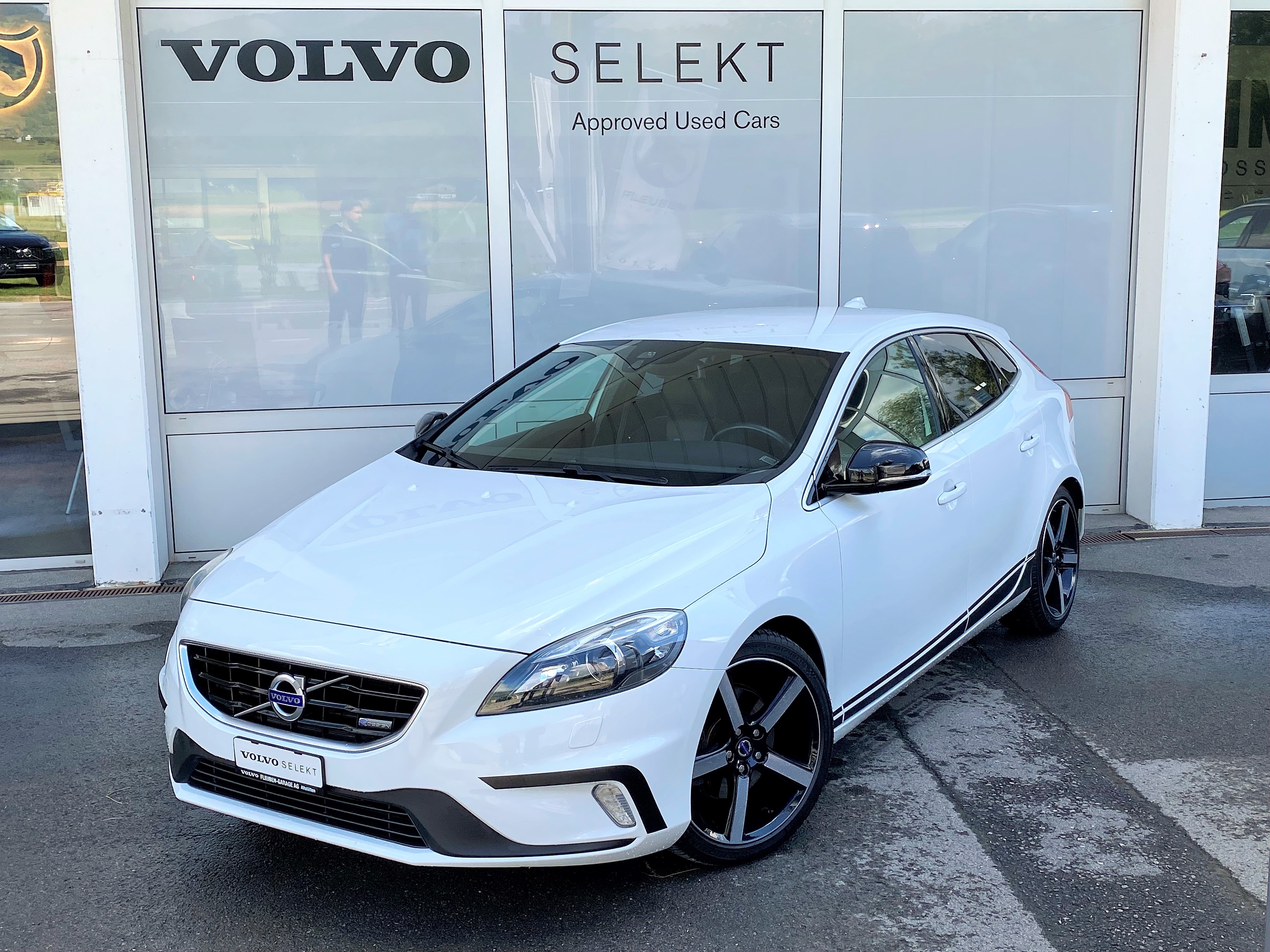 VOLVO V40 T2 R-Design