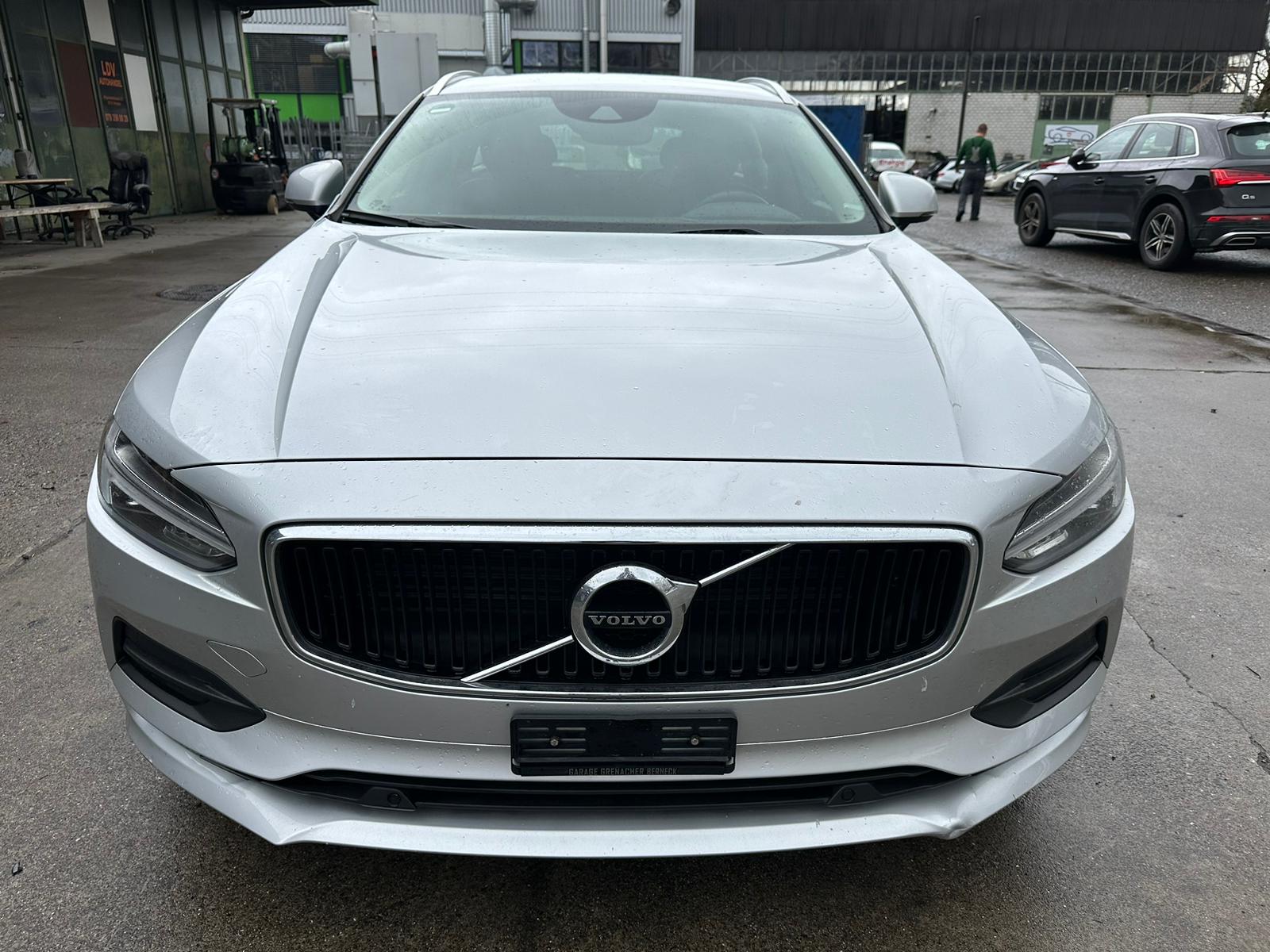 VOLVO V90 D4 Momentum Geartronic