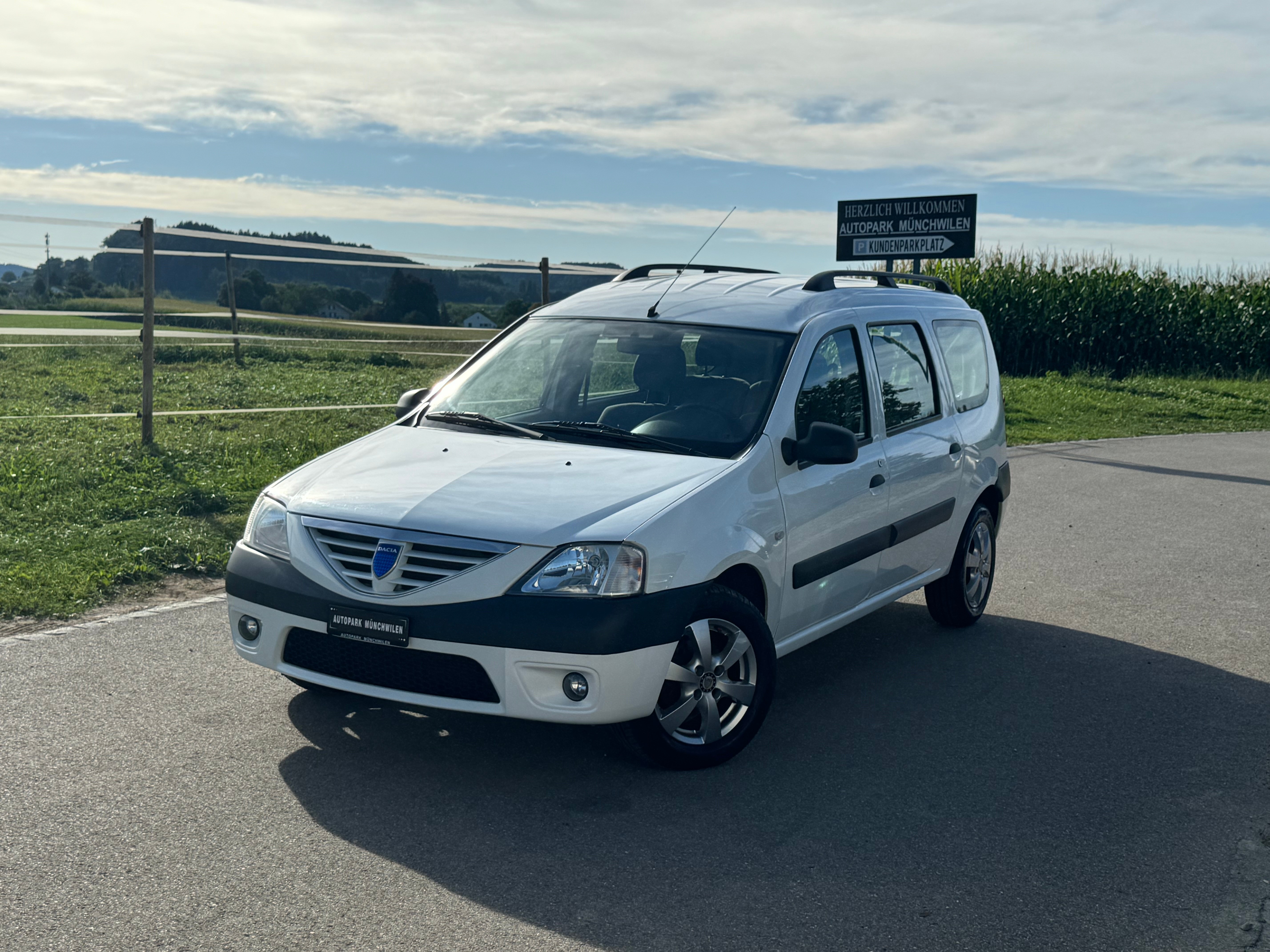 DACIA Logan 1.6 16V Lauréate