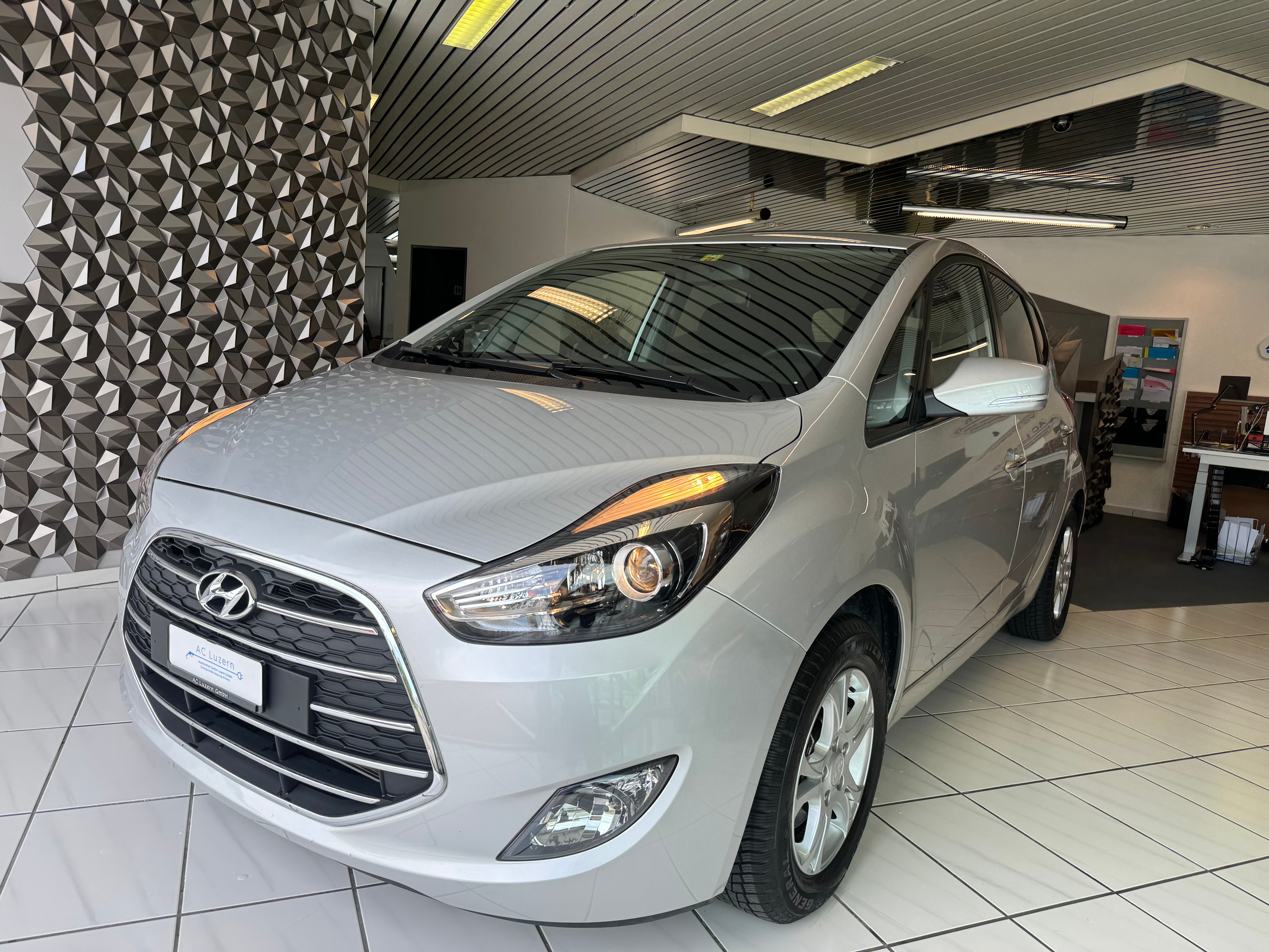 HYUNDAI iX20 1.6 Amplia Automatic