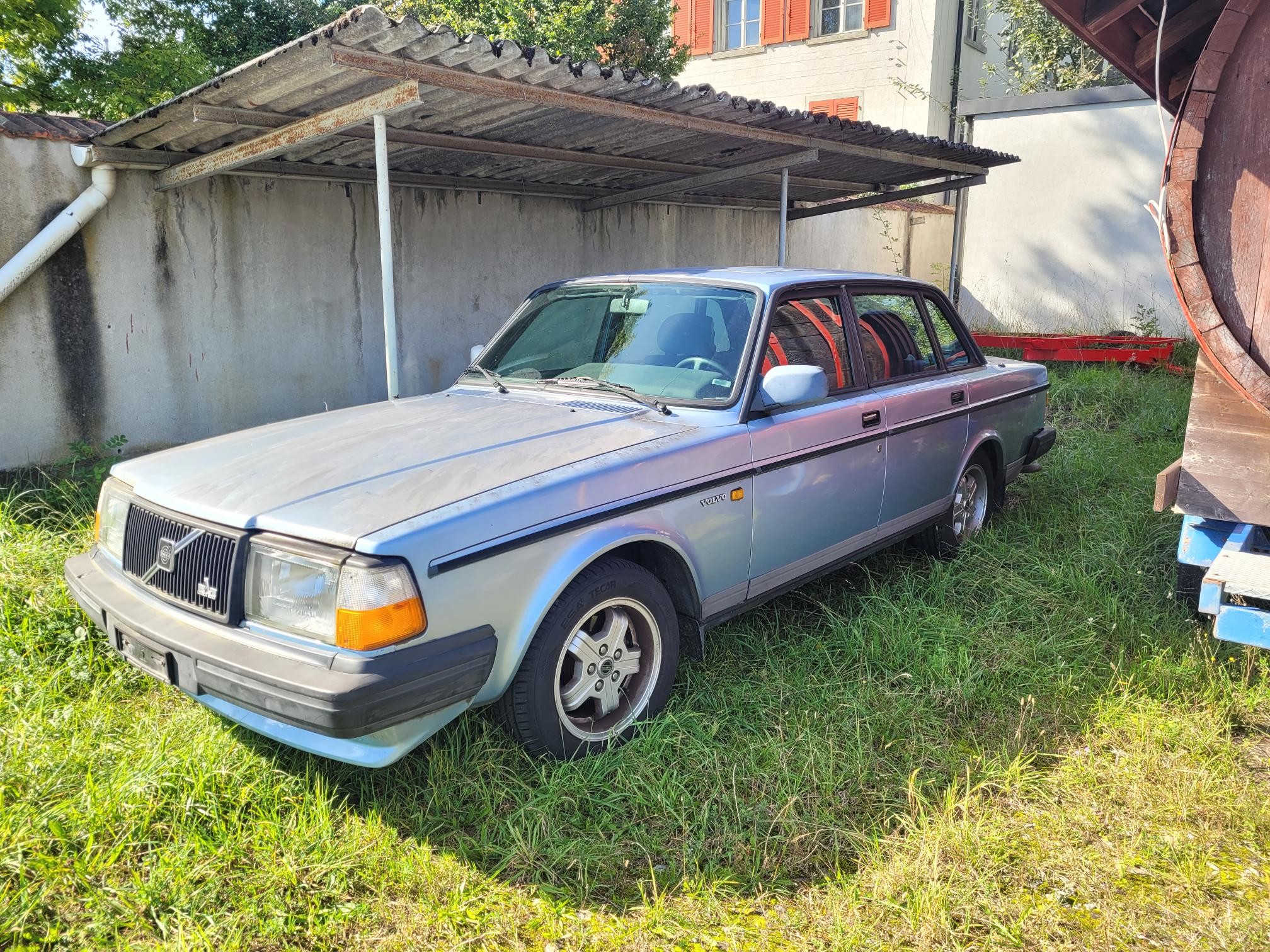 VOLVO 240 2.3